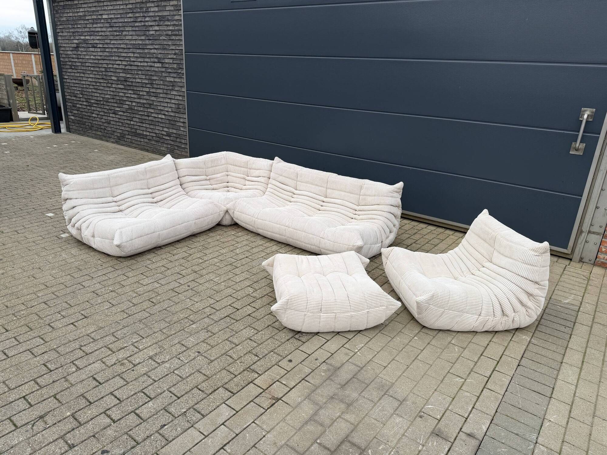 Original ligne roset togo set 3z, 2z + corner beige corduroy in new condition!!