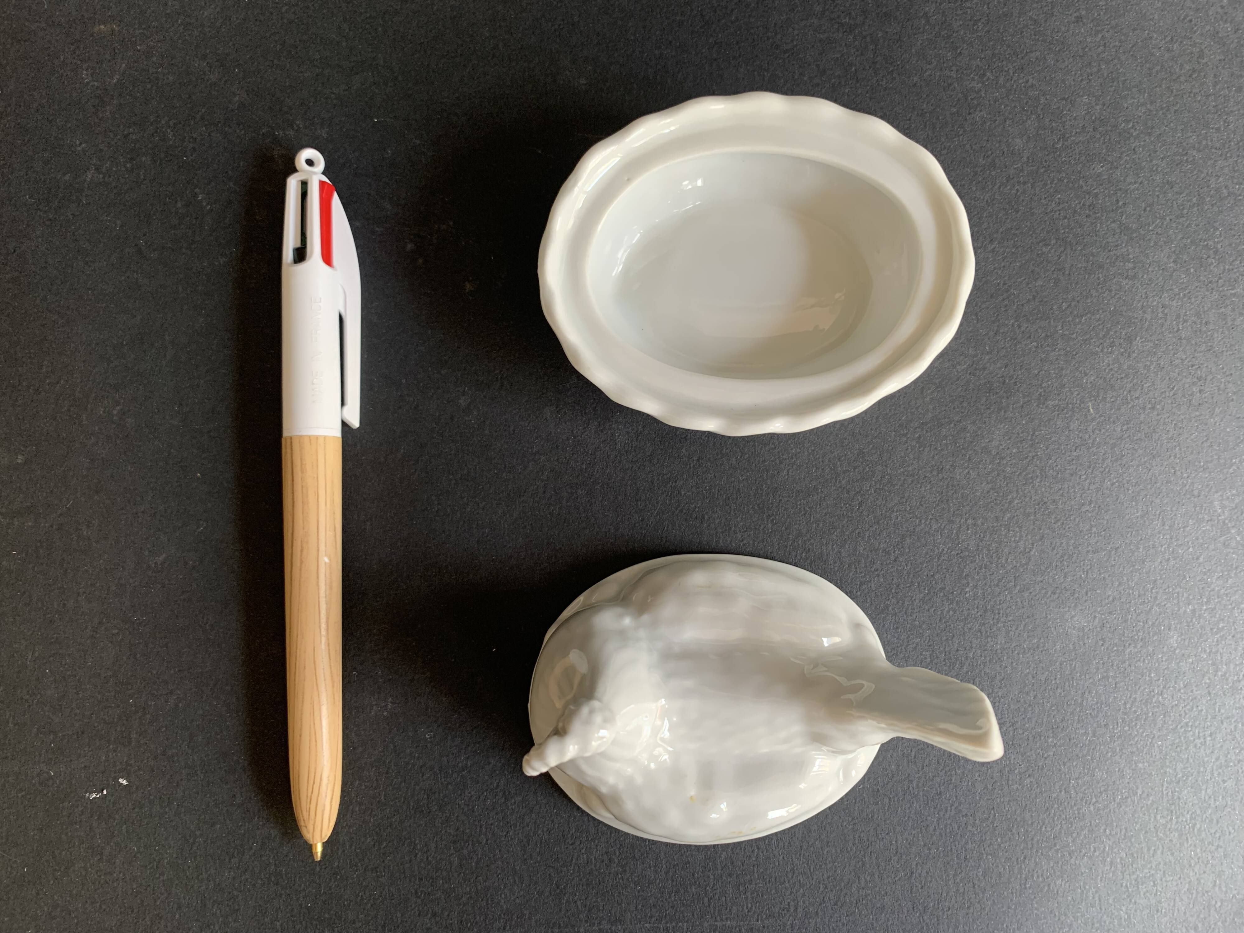 Mini terrine poule en porcelaine blanche ancienne