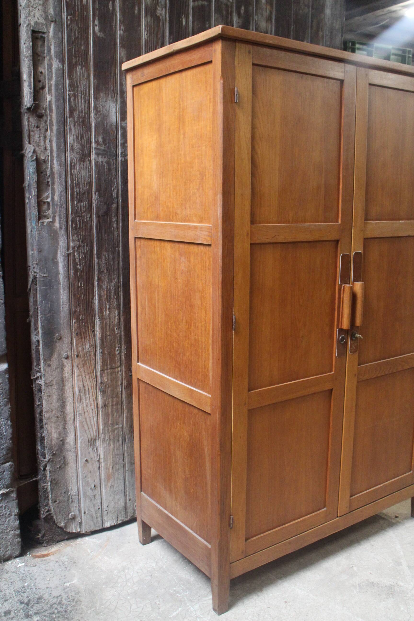 Parisian wardrobe period reconstruction