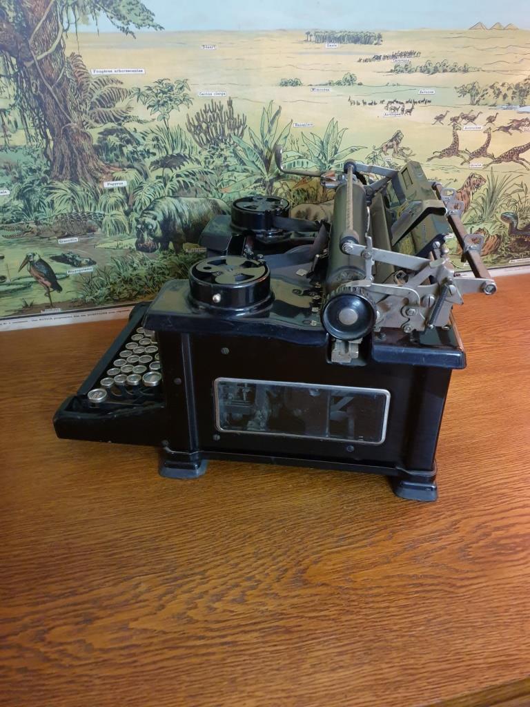 ROYAL typewriter