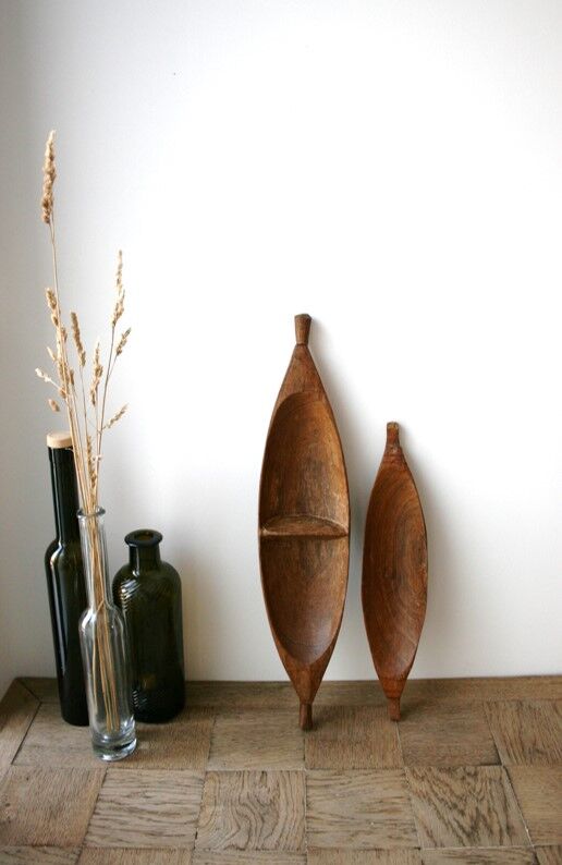 Ethnic dishes in exotic wood