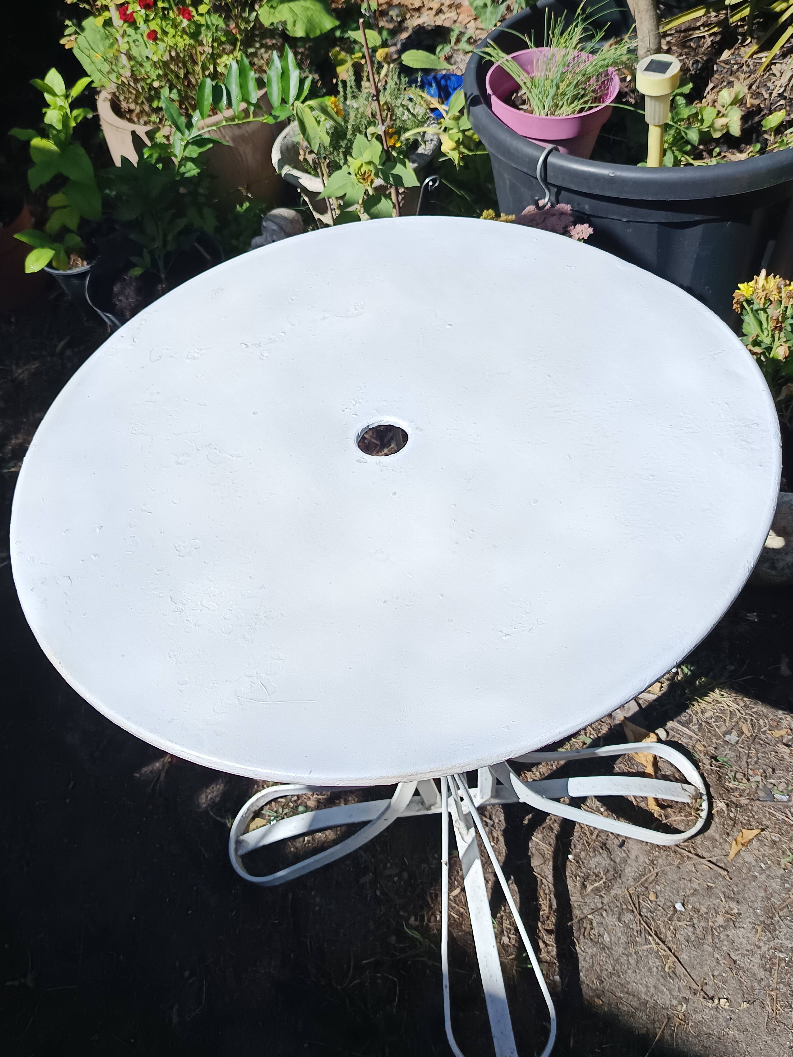 Eiffel garden table from the 19th century in wrought iron – round white top Ø 60 cm