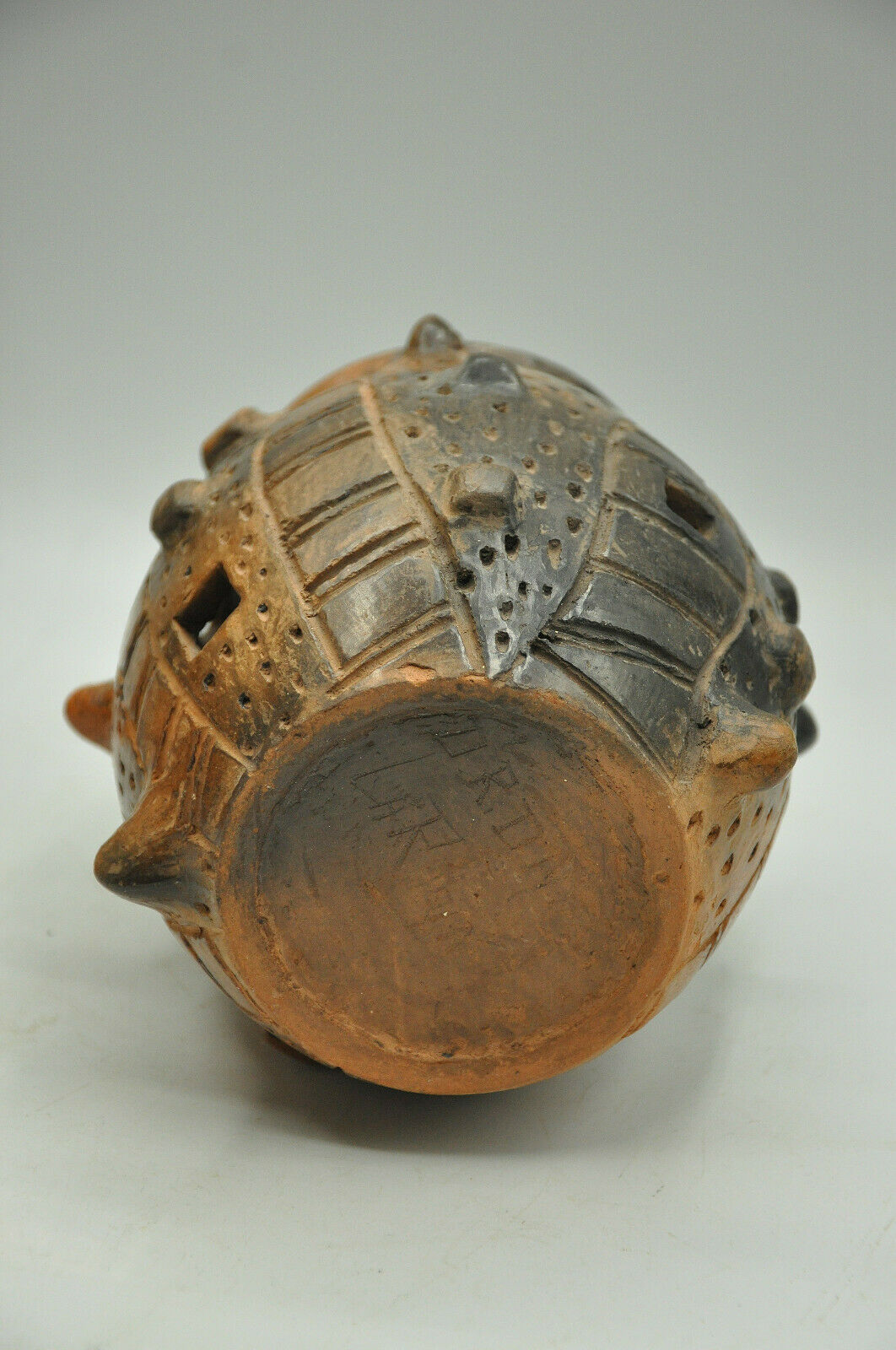 Scarified terracotta vase signed By Dr Diaz La rioja