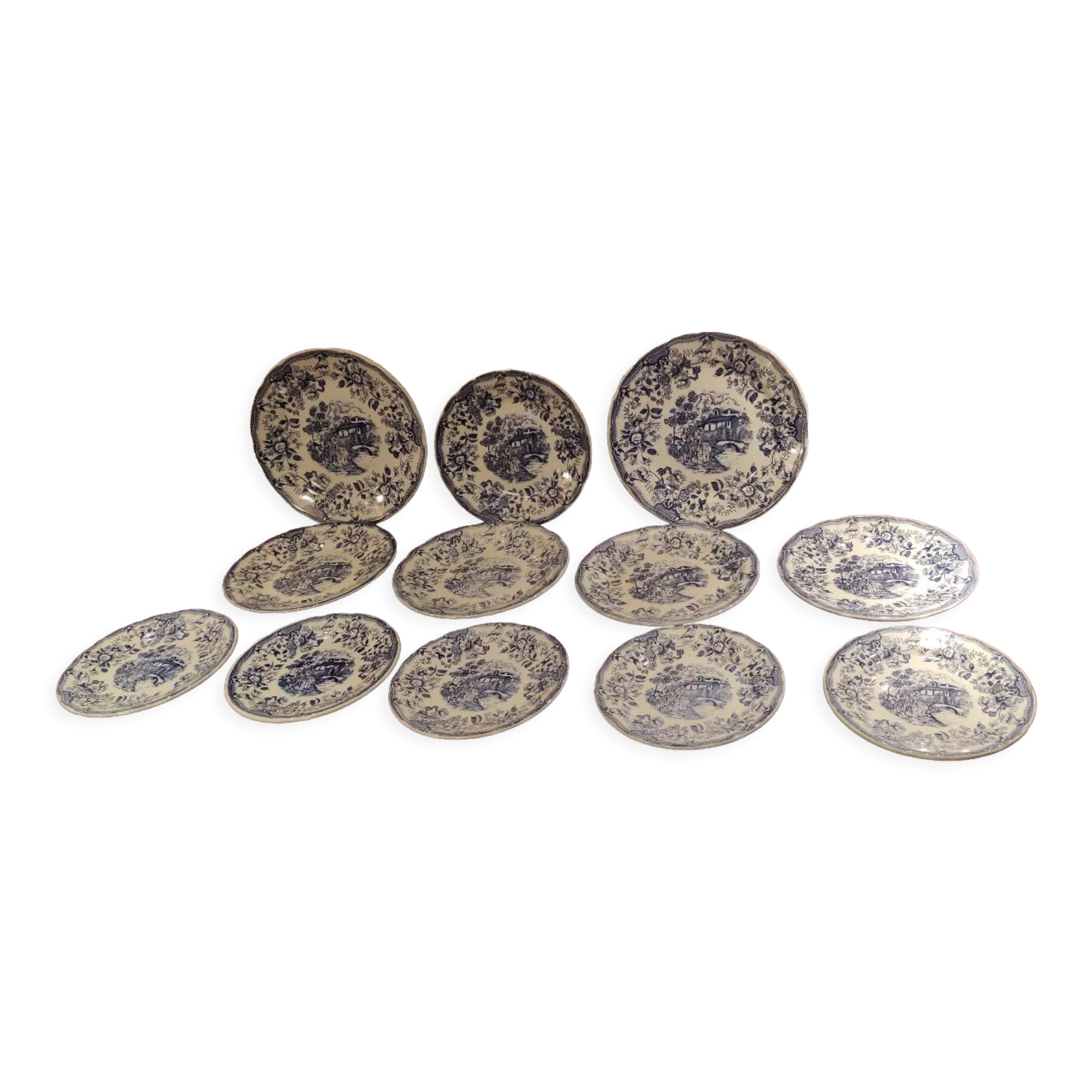 Service of antique Italian ceramic plates Promogros