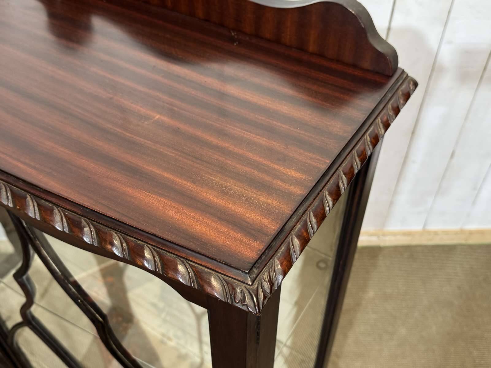 1930s English display cabinet in mahogany