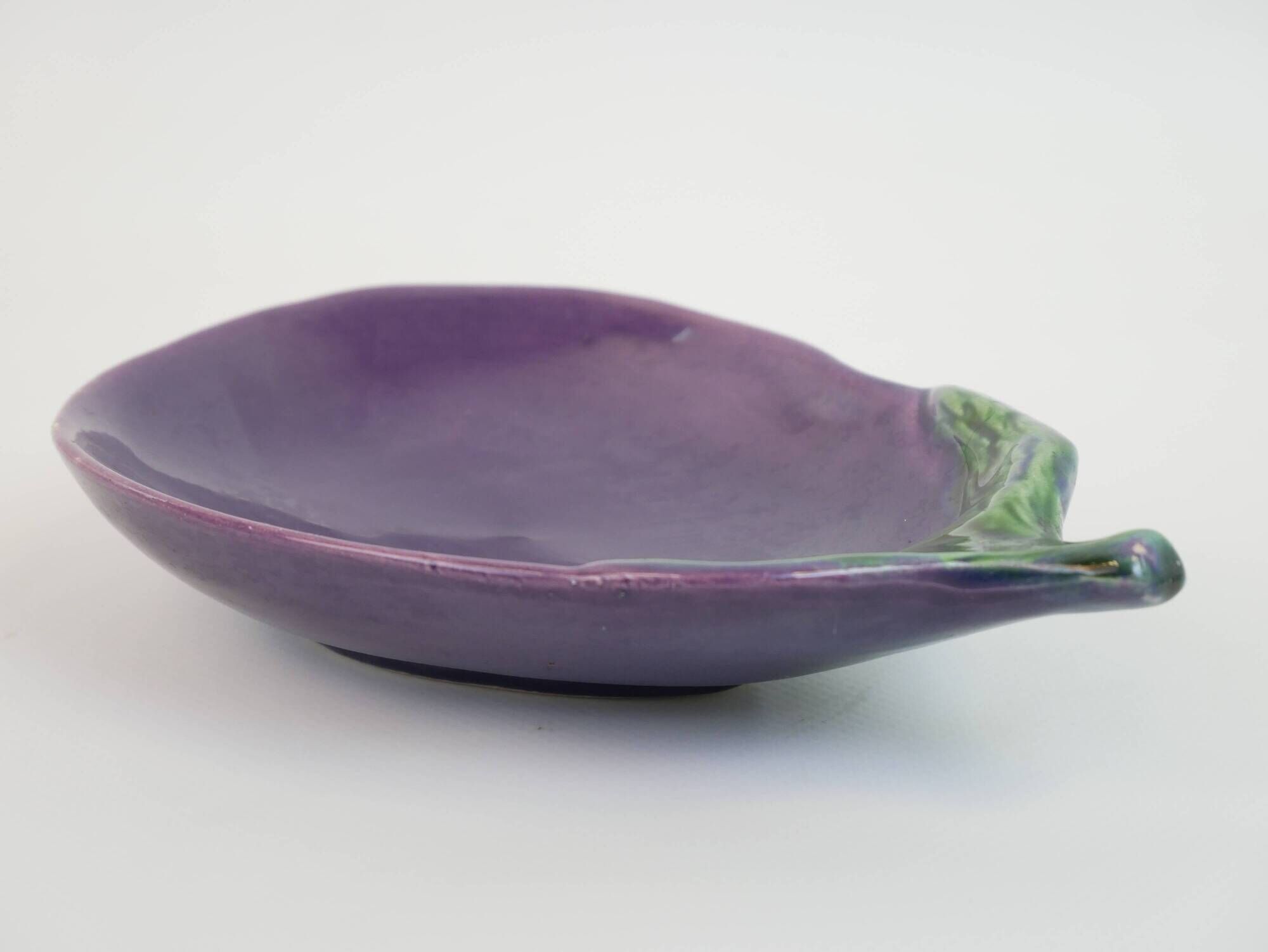 Vide poche aubergine en céramique signée Aegitna Vallauris