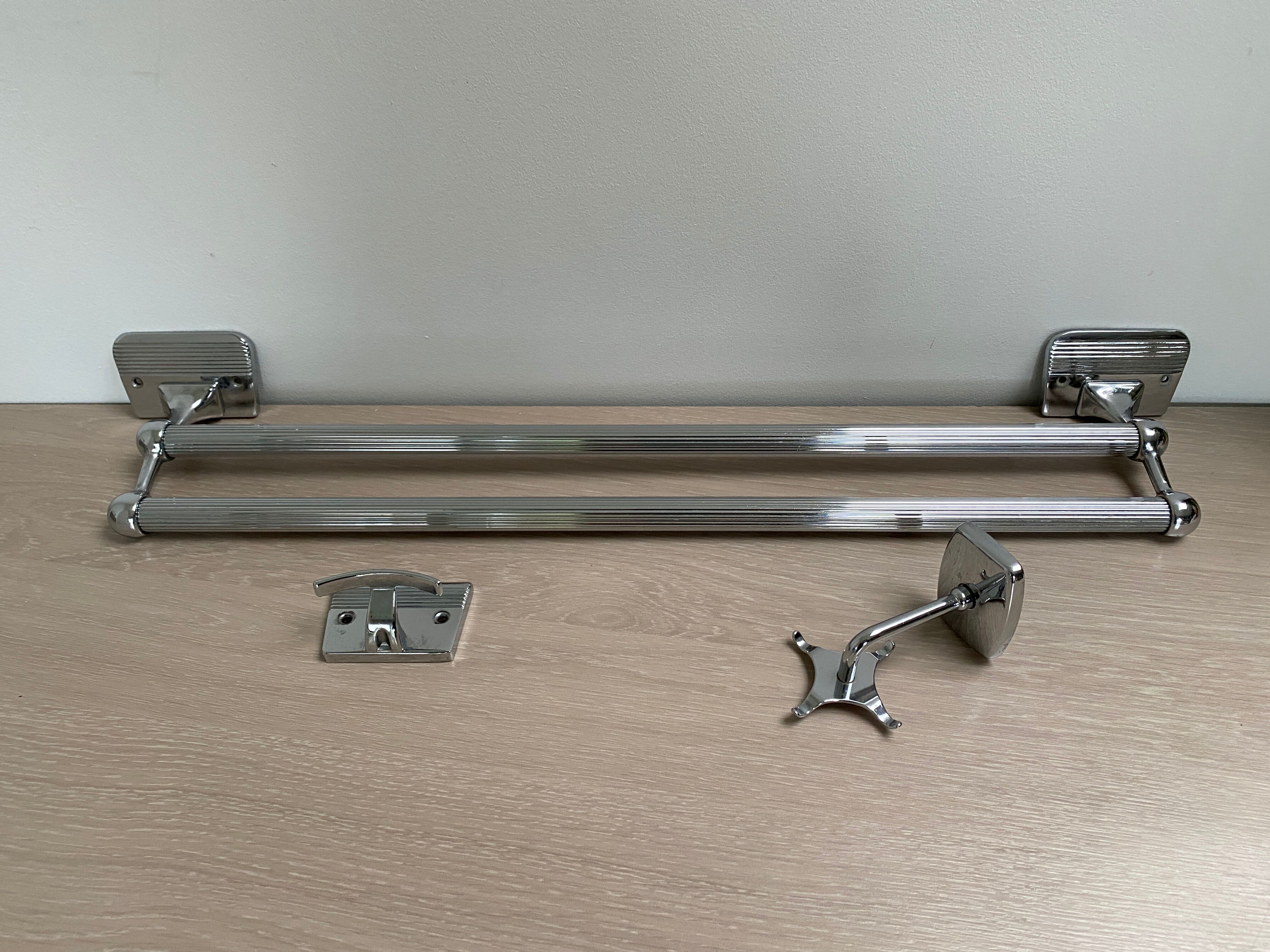 Chromed metal bathroom set