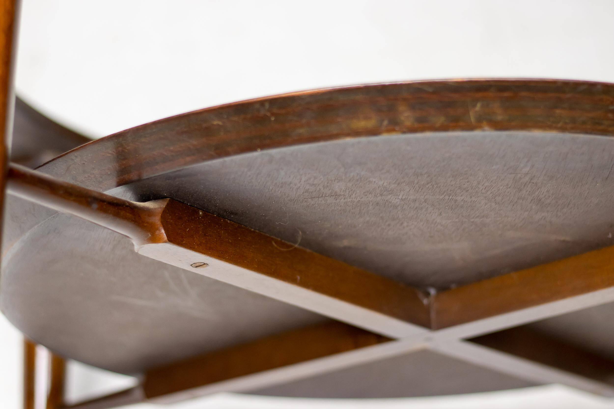 Sculptural coffee table in walnut and glass, Italy, 1950.
