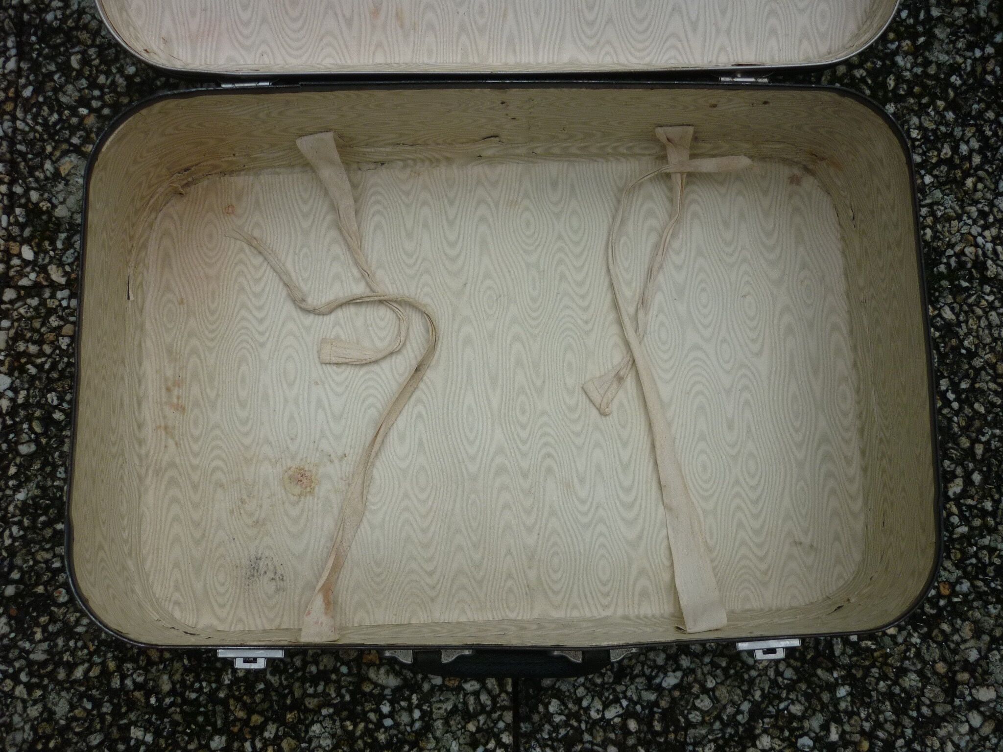 Black antique suitcase, registered trademark scot