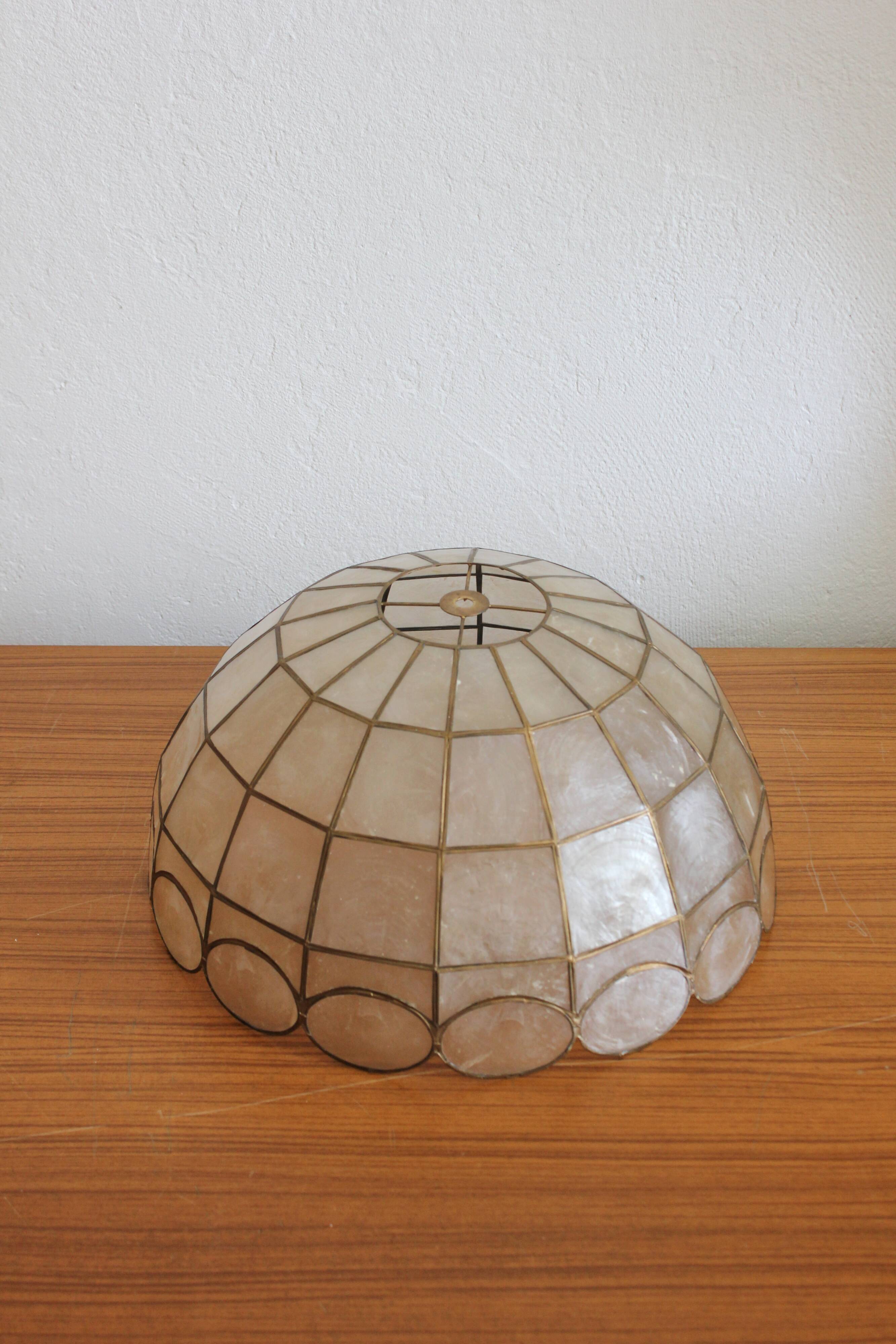 Chandelier pendant lamp in mother-of-pearl and vintage brass