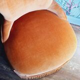 Velvet toad armchair and orange fringes
