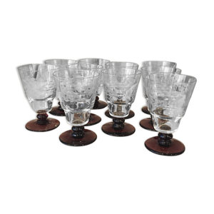 Suite de 10 verres a pied a vin