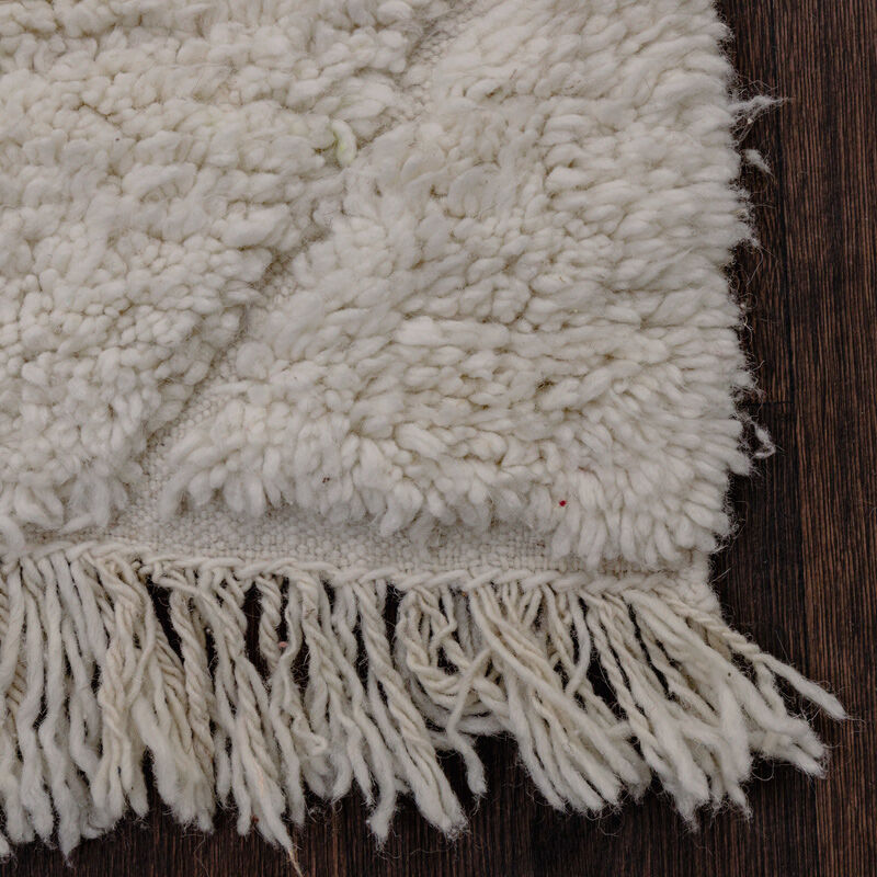 Moroccan carpet white diamonds