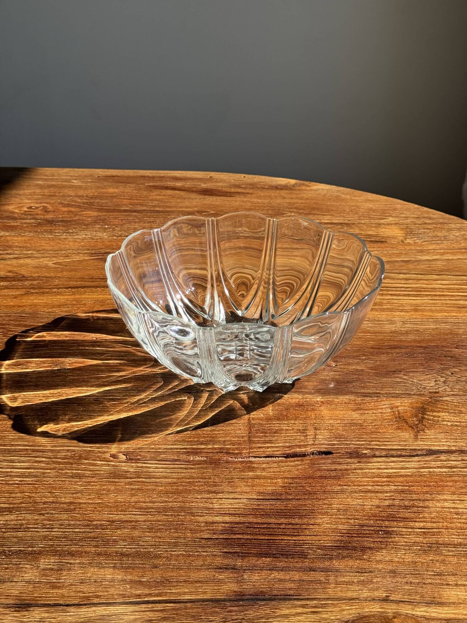 Small vintage Arcoroc Codec glass salad bowl with stylized petal patterns
