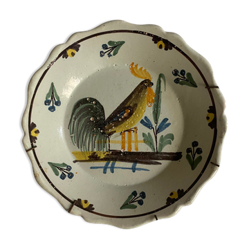 Plate of Nevers in earthenware late eighteenth century decoration of rooster on barrier