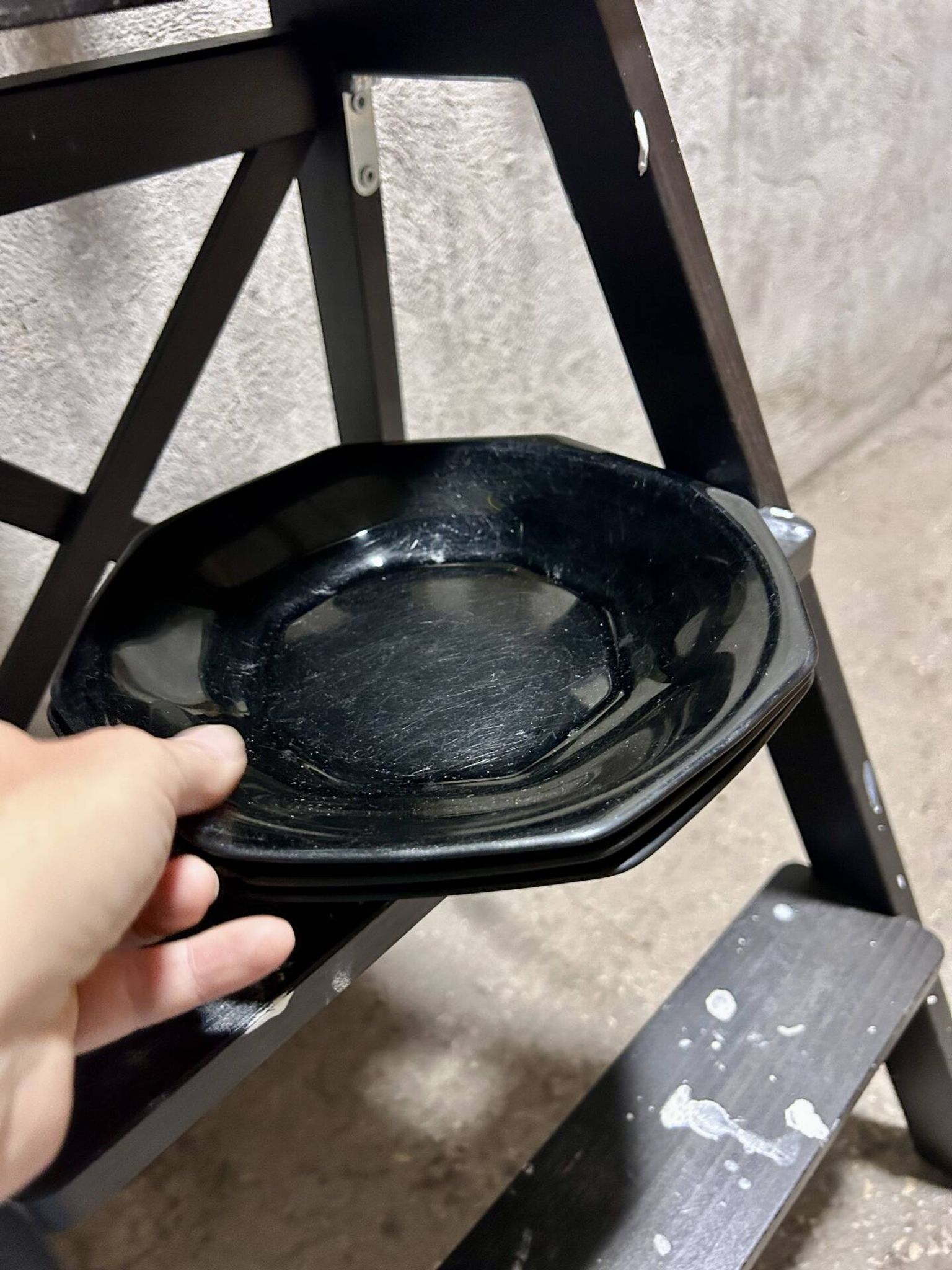 Assiettes noires arcoroc vintage