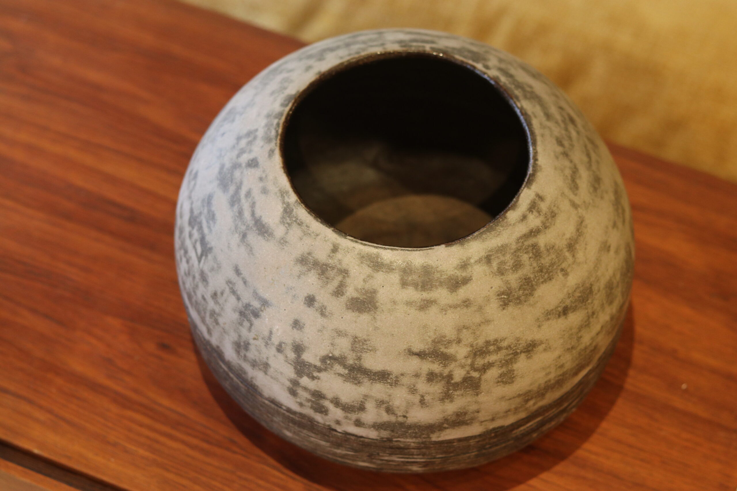 Large round vase in glazed stoneware, signed J. DERE circa 1960.
