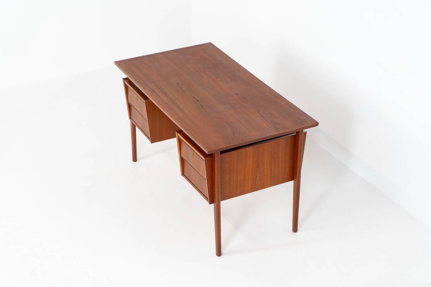 Bureau indépendant de Gunnar Nielsen Tibergaard (Danemark, années 1960).