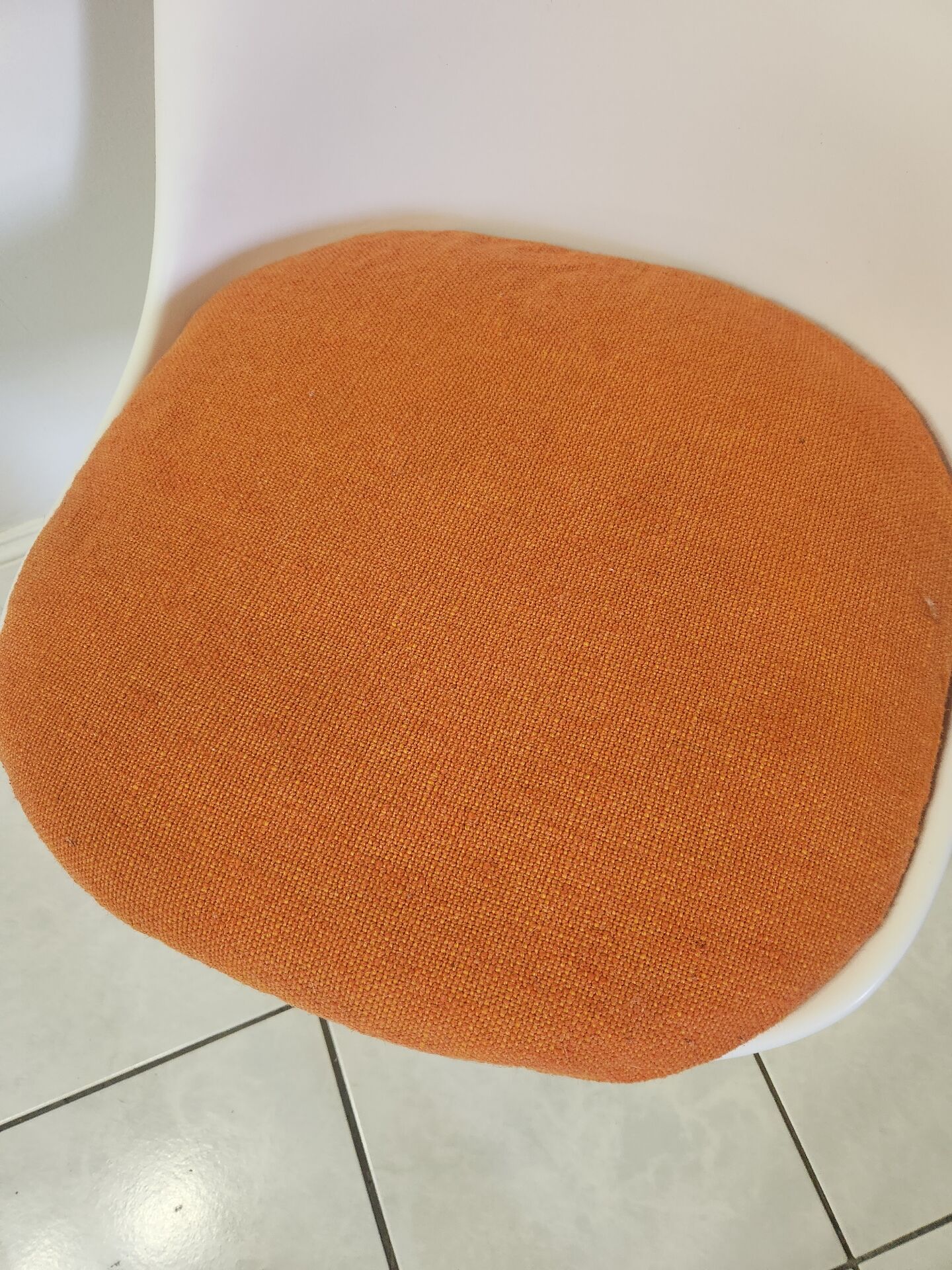 Chaise pivotante Tulip design de Eero Saarinen pour Knoll Int.