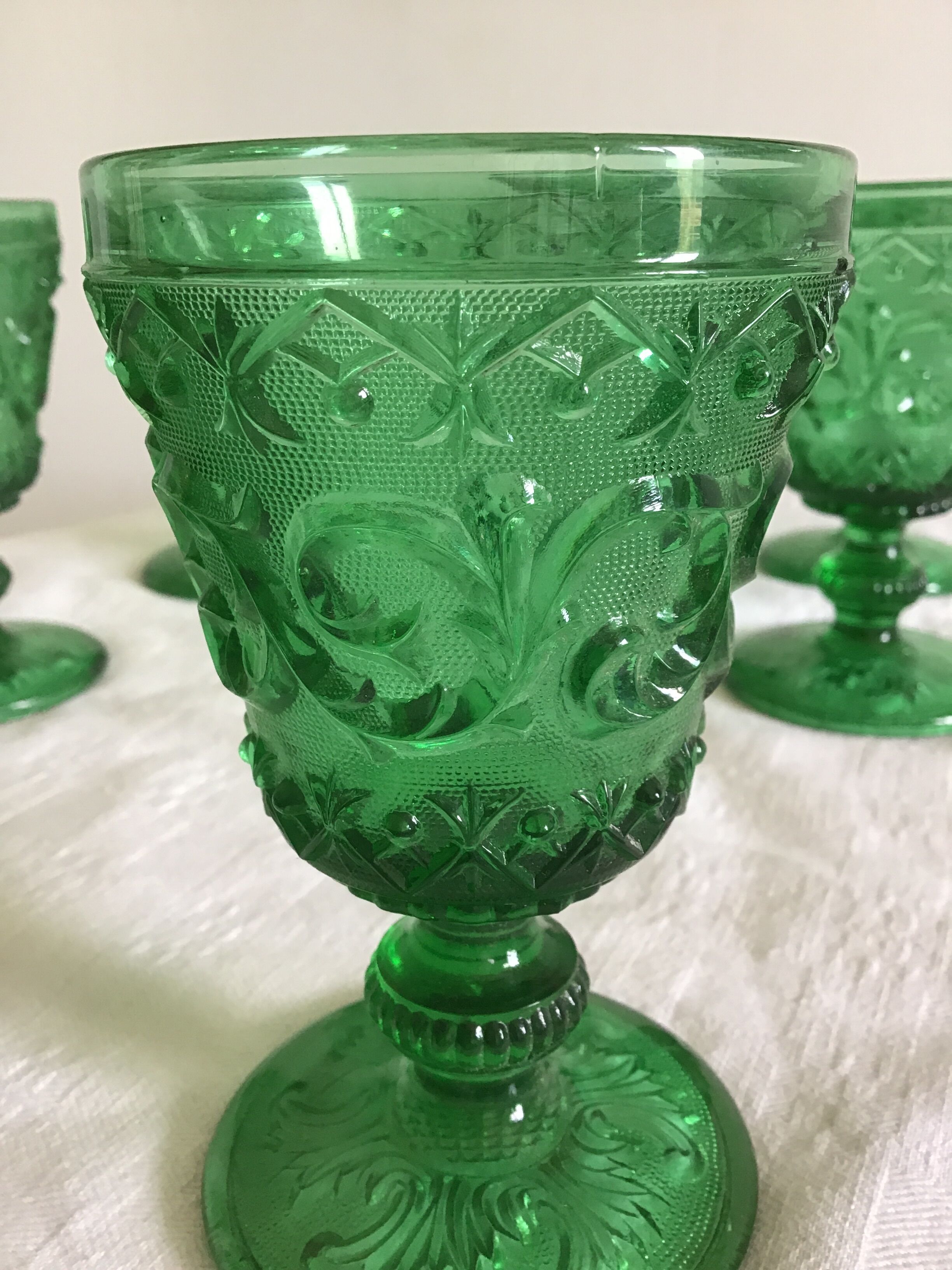 Lot of 6 glasses on foot