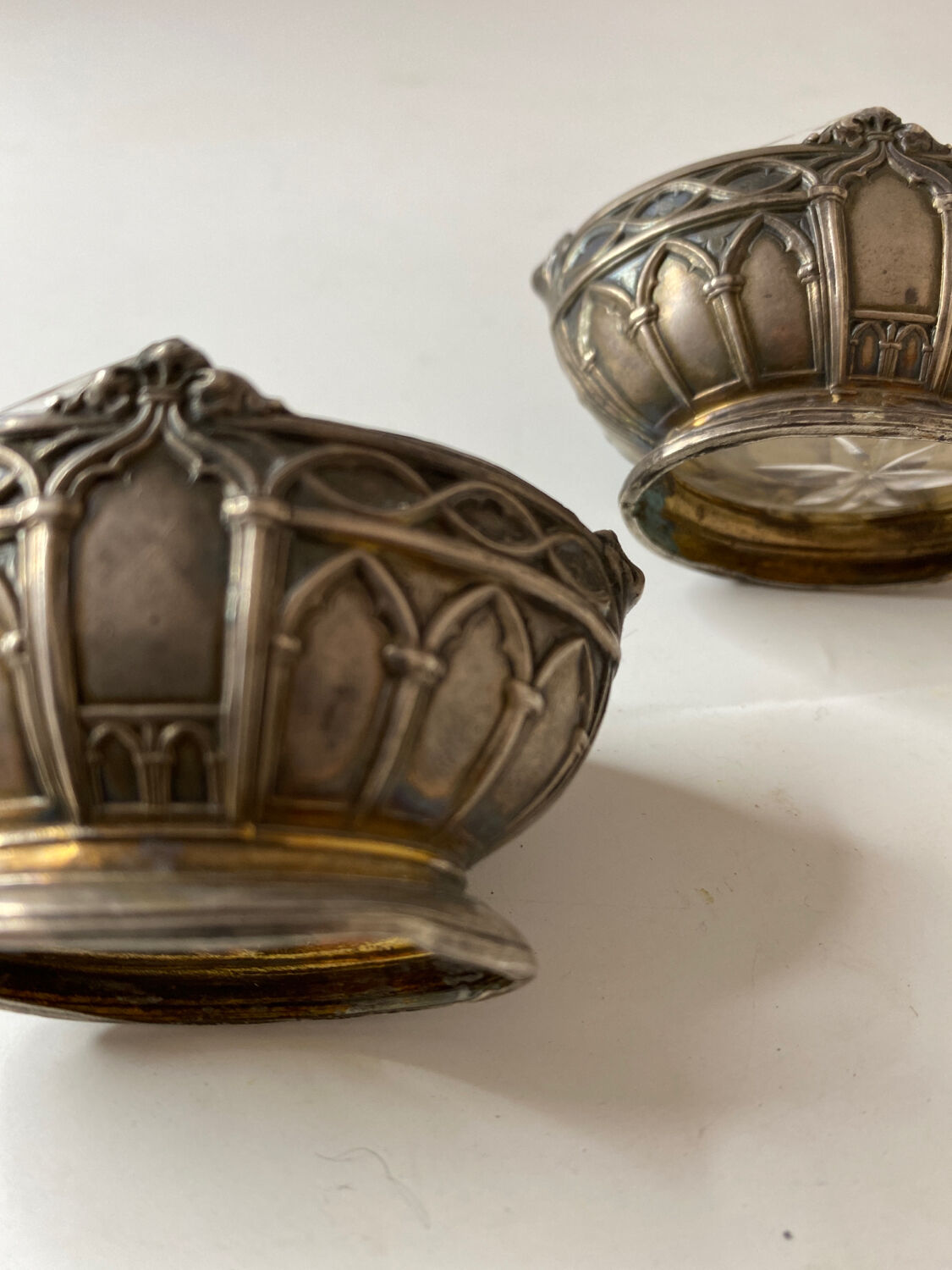 2 salt shakers Saint Louis in silver