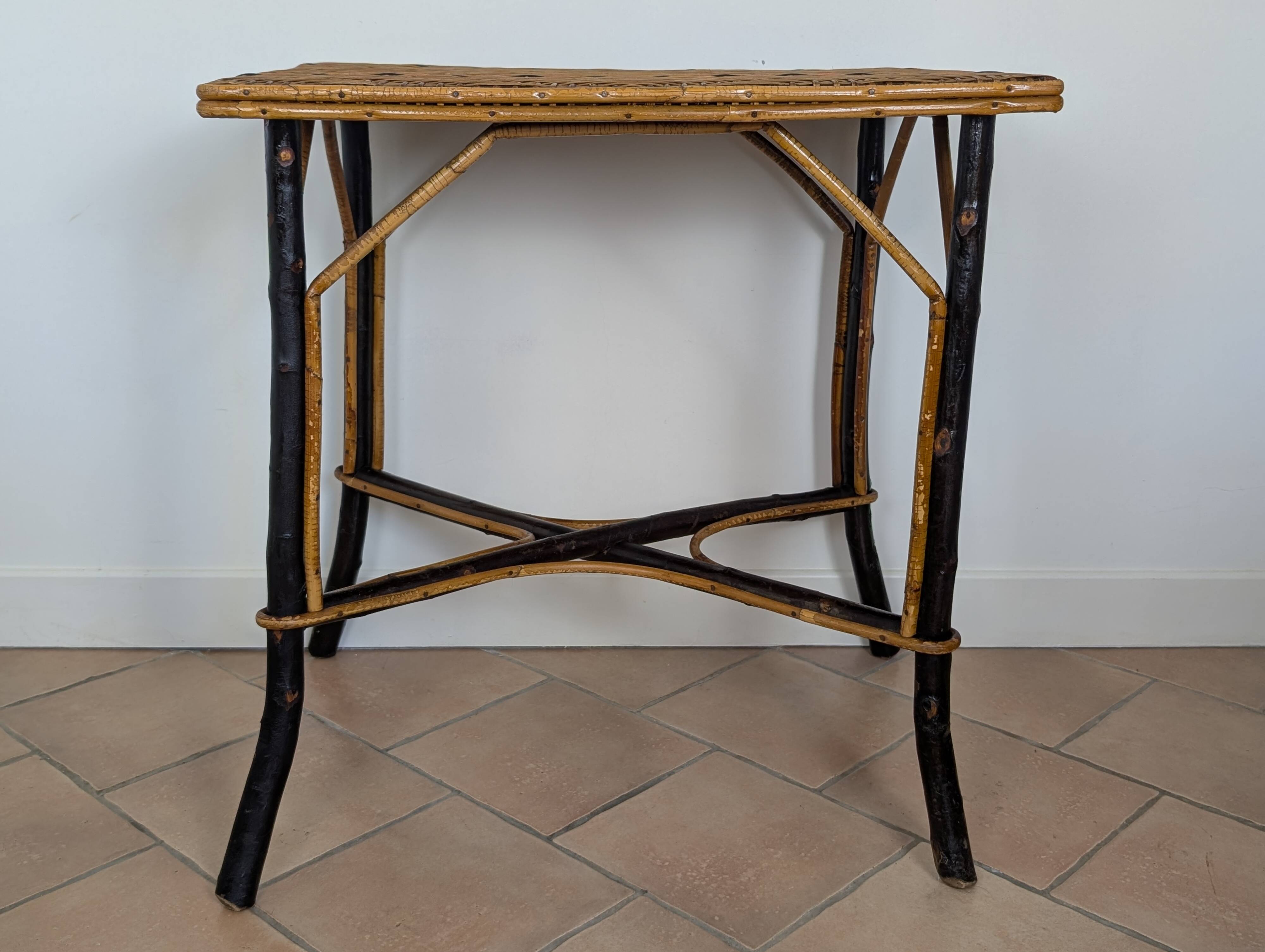 Table en bois et rotin 1920
