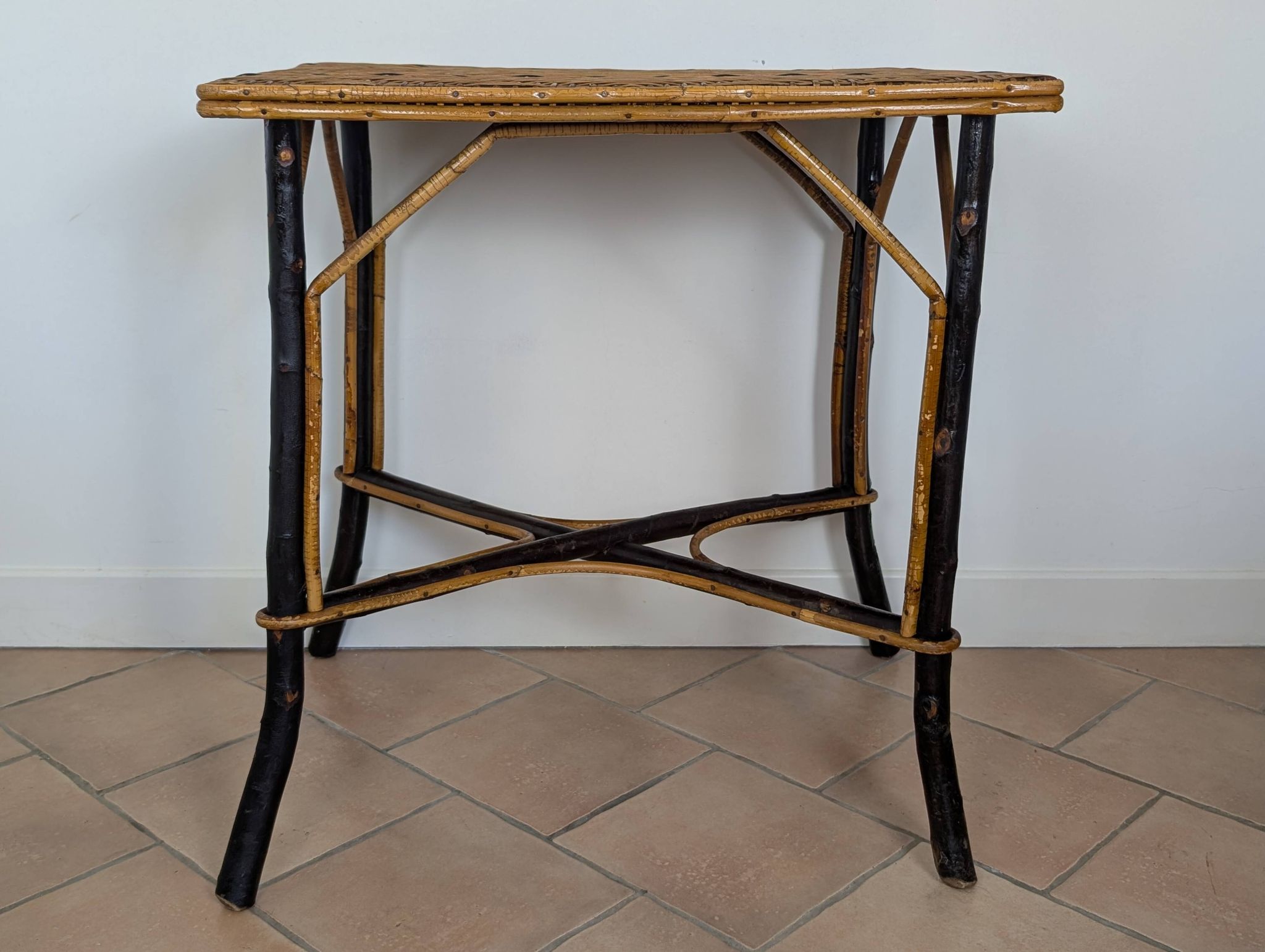 Table en bois et rotin 1920