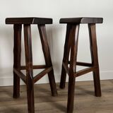 Paire de tabourets hauts tripodes en orme Aranjou