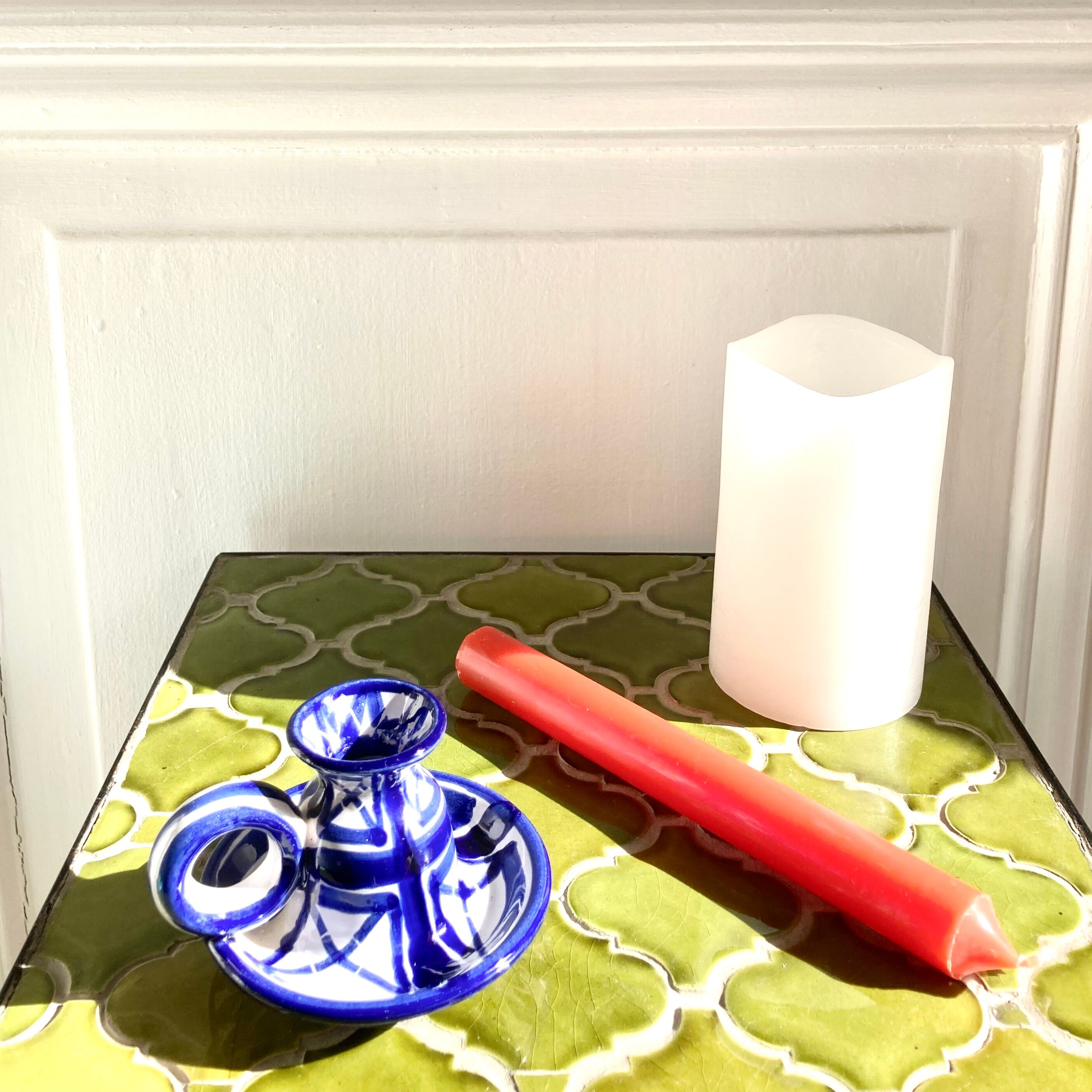 Ceramic hand candle holder