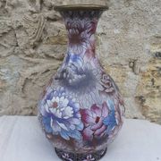 Vase in cloisonné enamel.