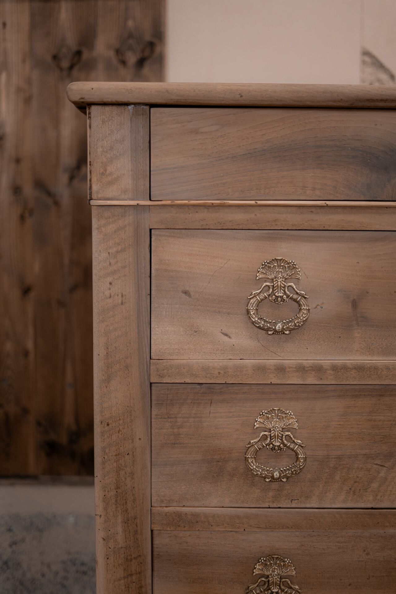 Commode en noyer massif