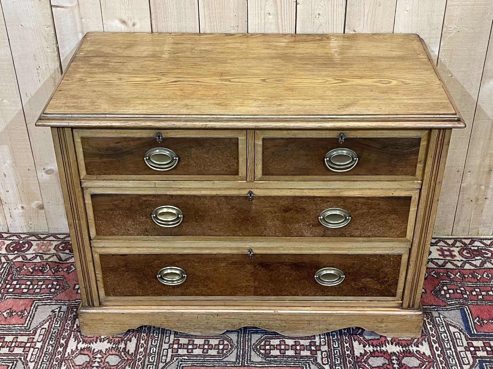 English chest of drawers in frene and nineteenth yew magnifying glass