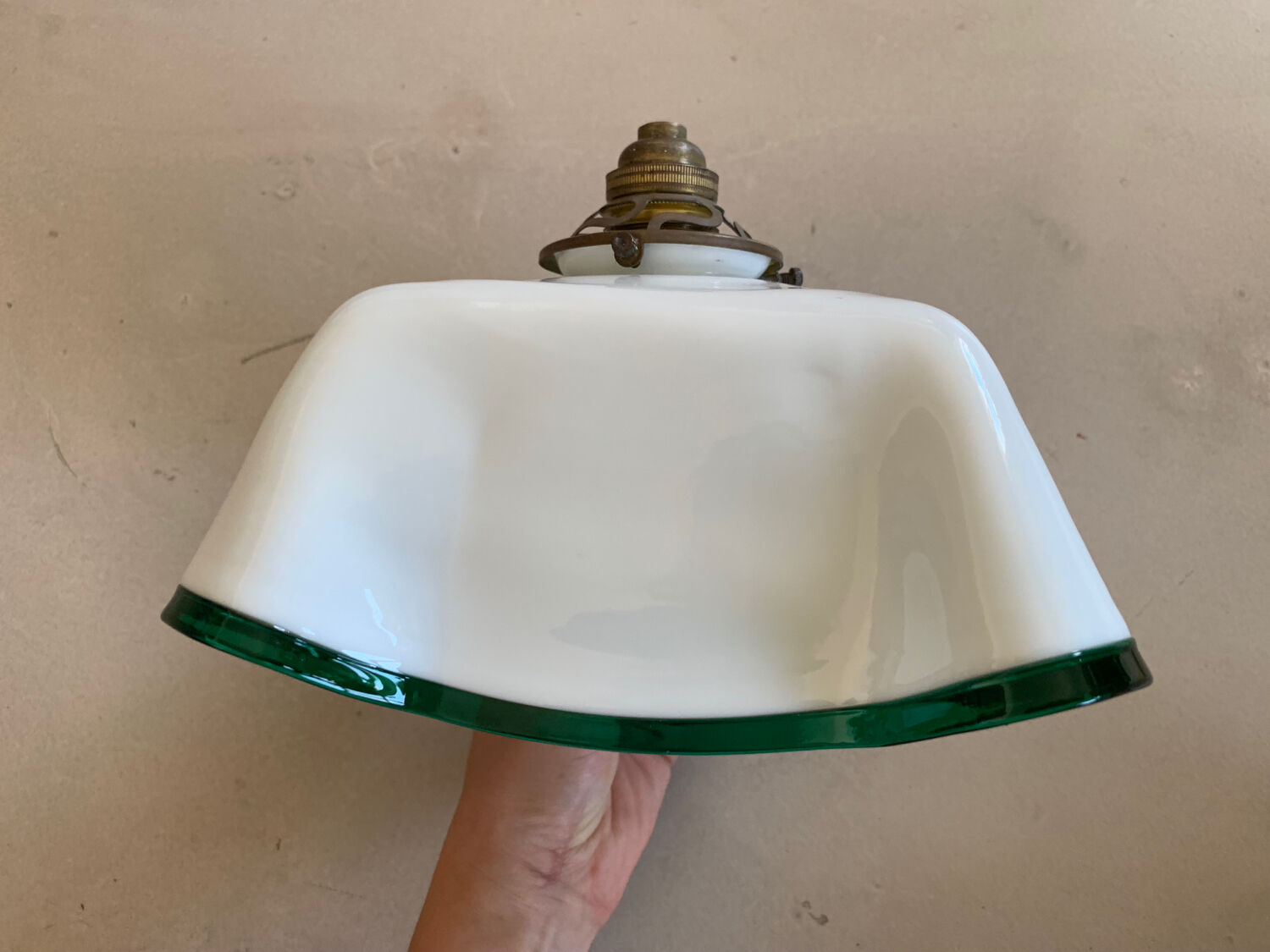 Old opaline suspension