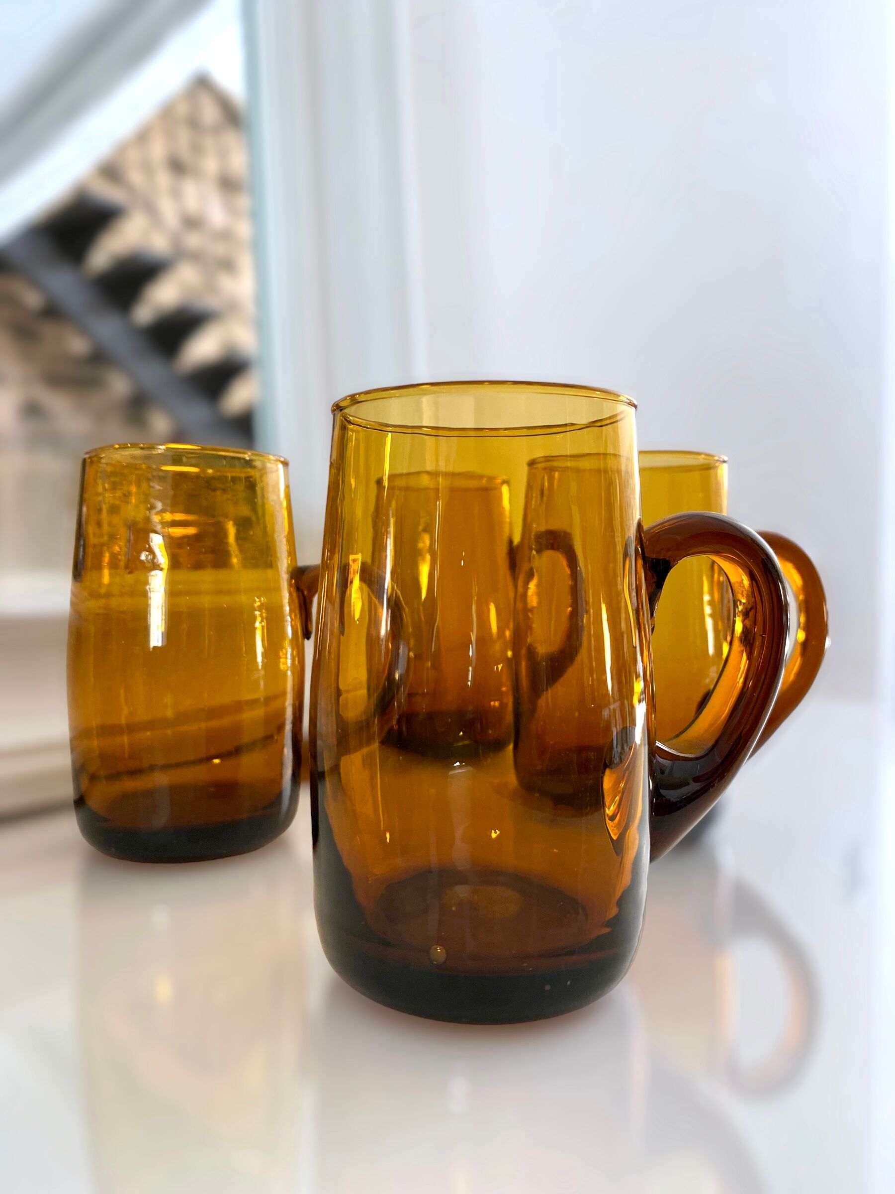 4 mugs/ mugs in vintage blown amber glass