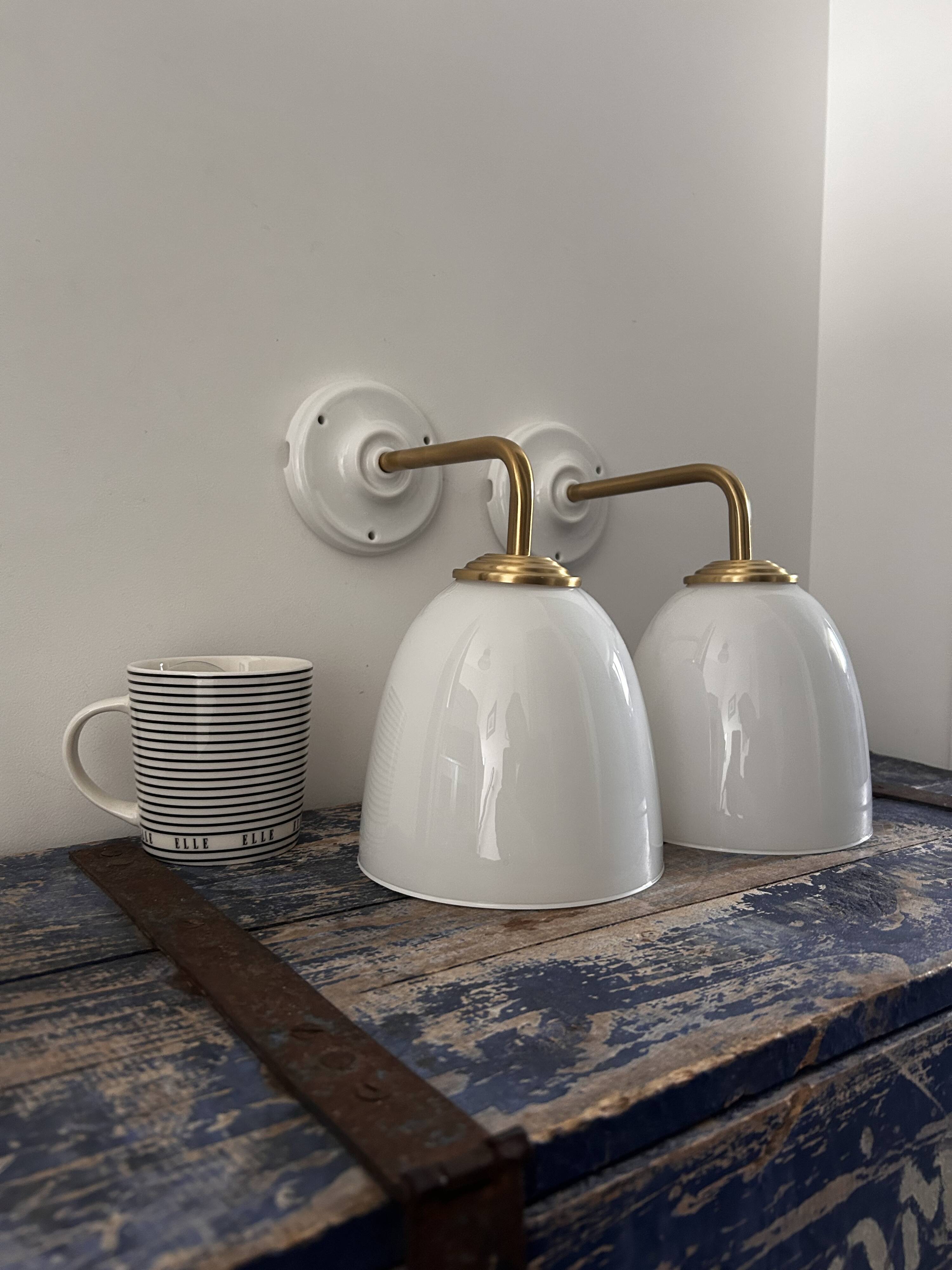 Paire d’appliques murales blanches