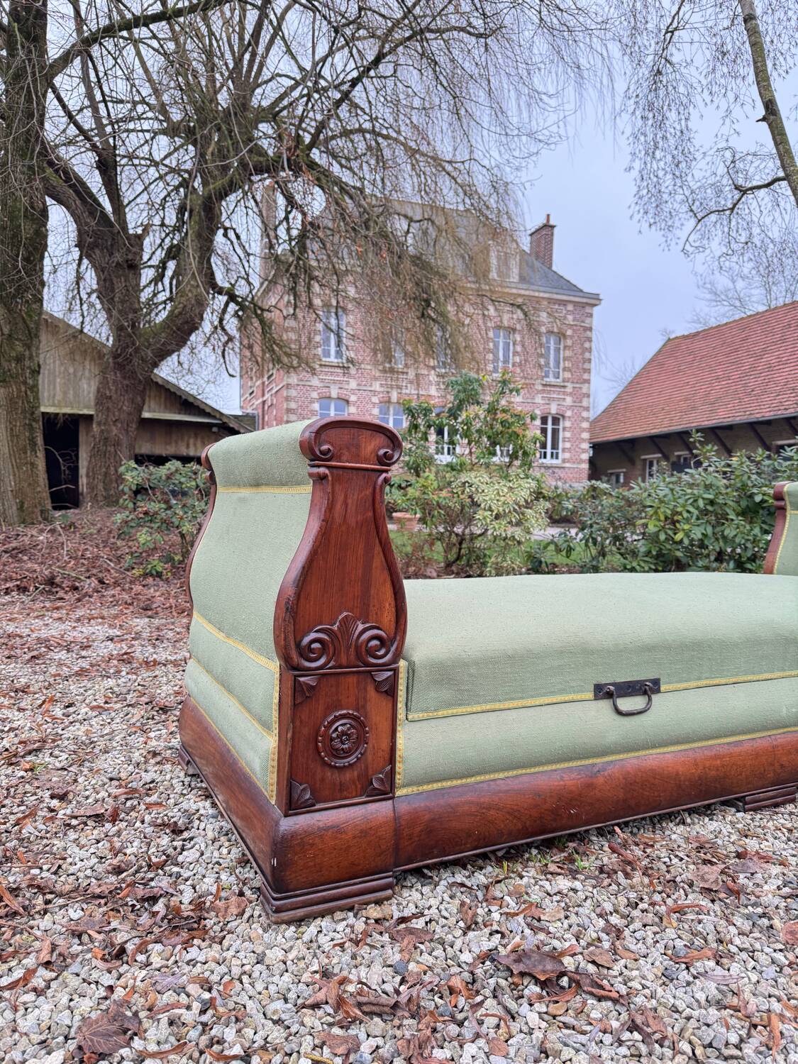 Banquette, lit de repos formant coffre en acajou d’époque restauration