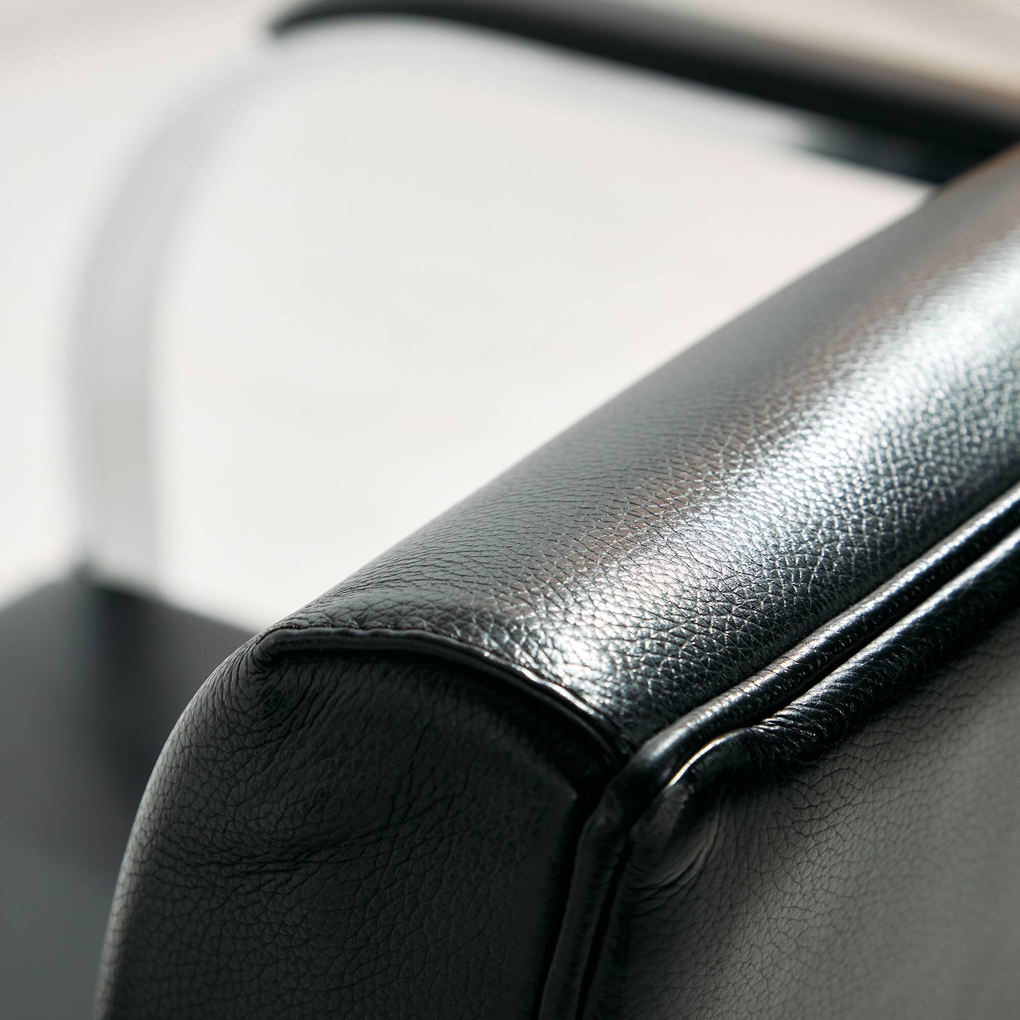 Brno armchair by Alivar