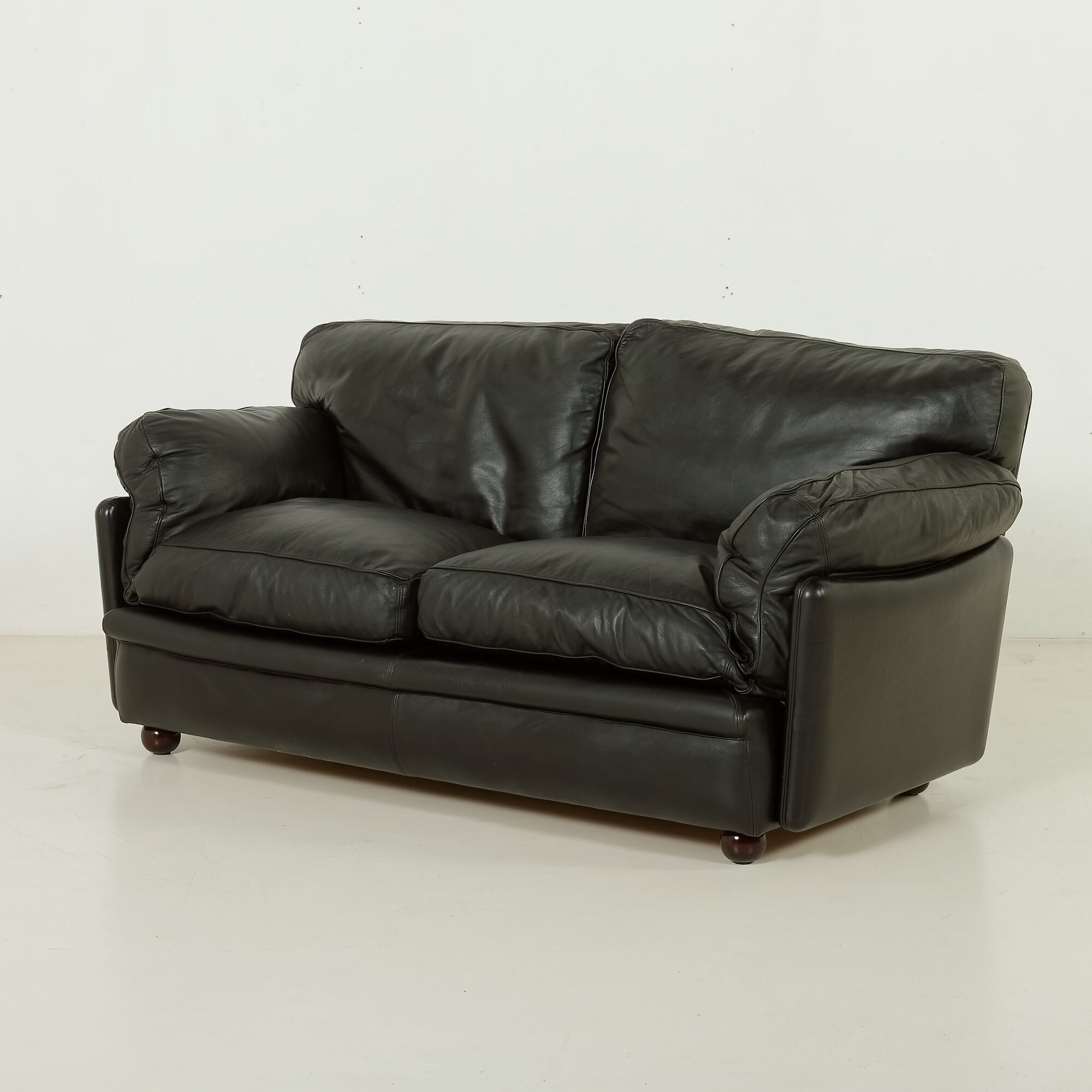 Poppy 2-seater leather sofa by Tito Agnoli for Poltrona Frau, 1970s