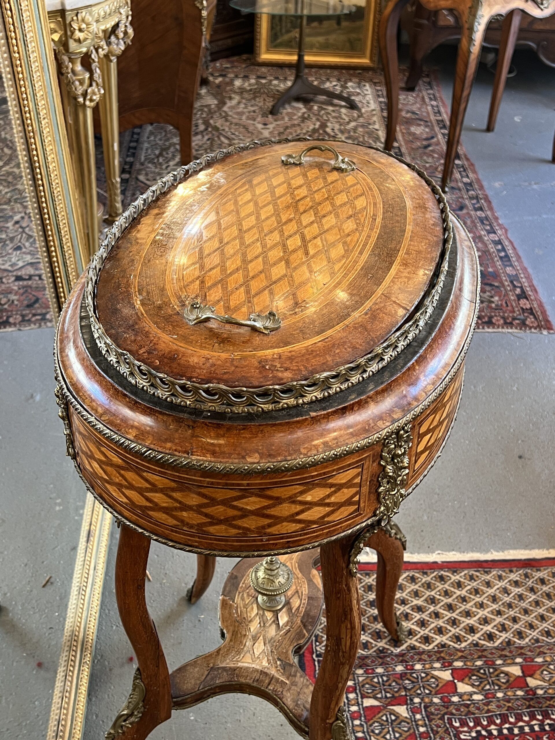 Very beautiful and old wooden marquetry planter, Napoleon III period, mid-19th century.