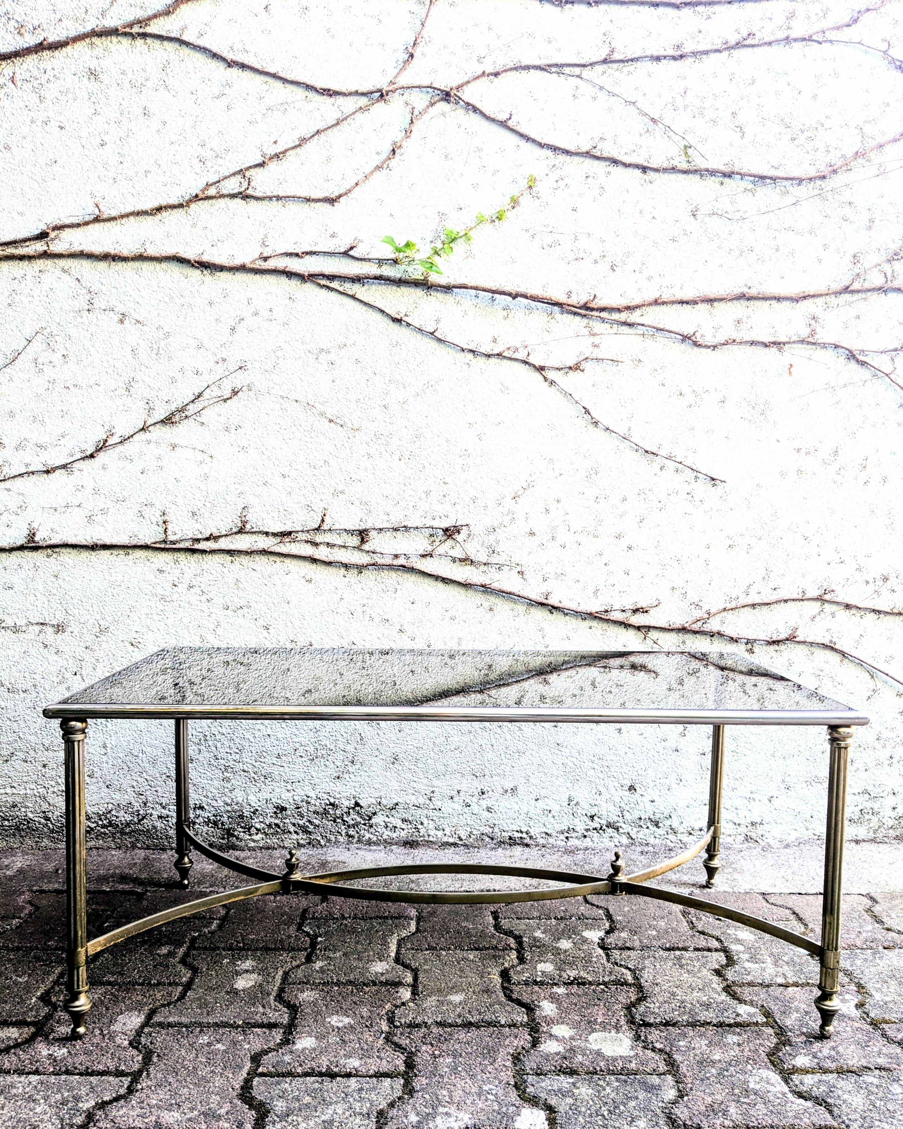 Table basse métal et verre fumé