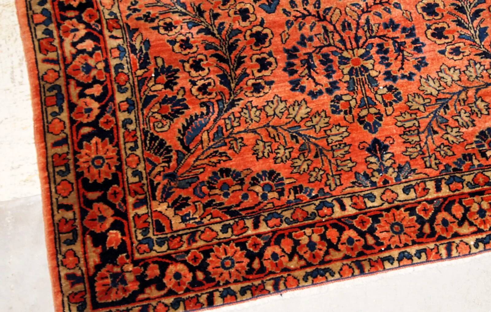Handmade antique Persian Sarouk rug 3.2' x 5.3' (97cm x 161cm) 1920s - 1B674
