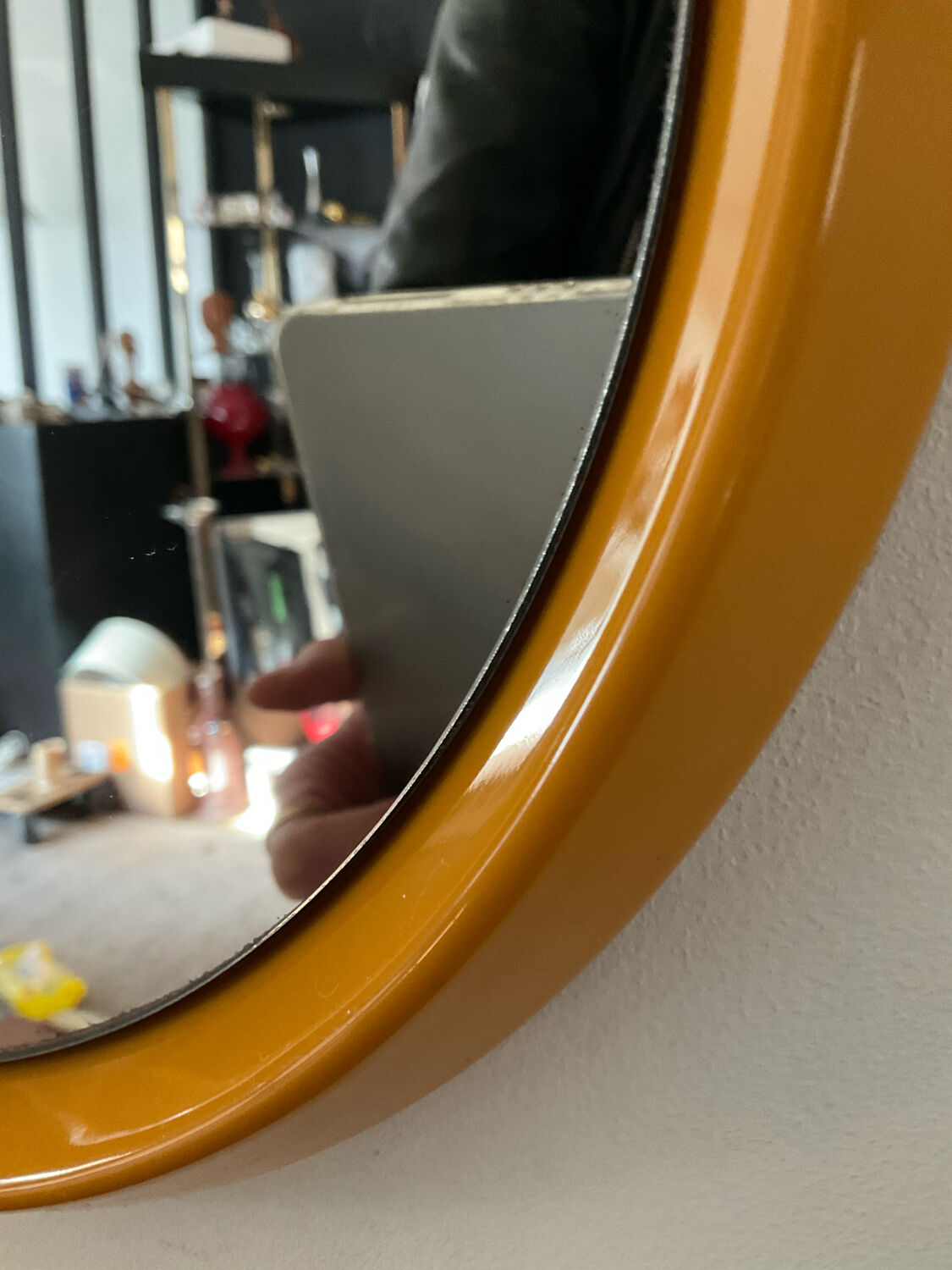 Vintage round mirror 50-60 italy in yellow backelite