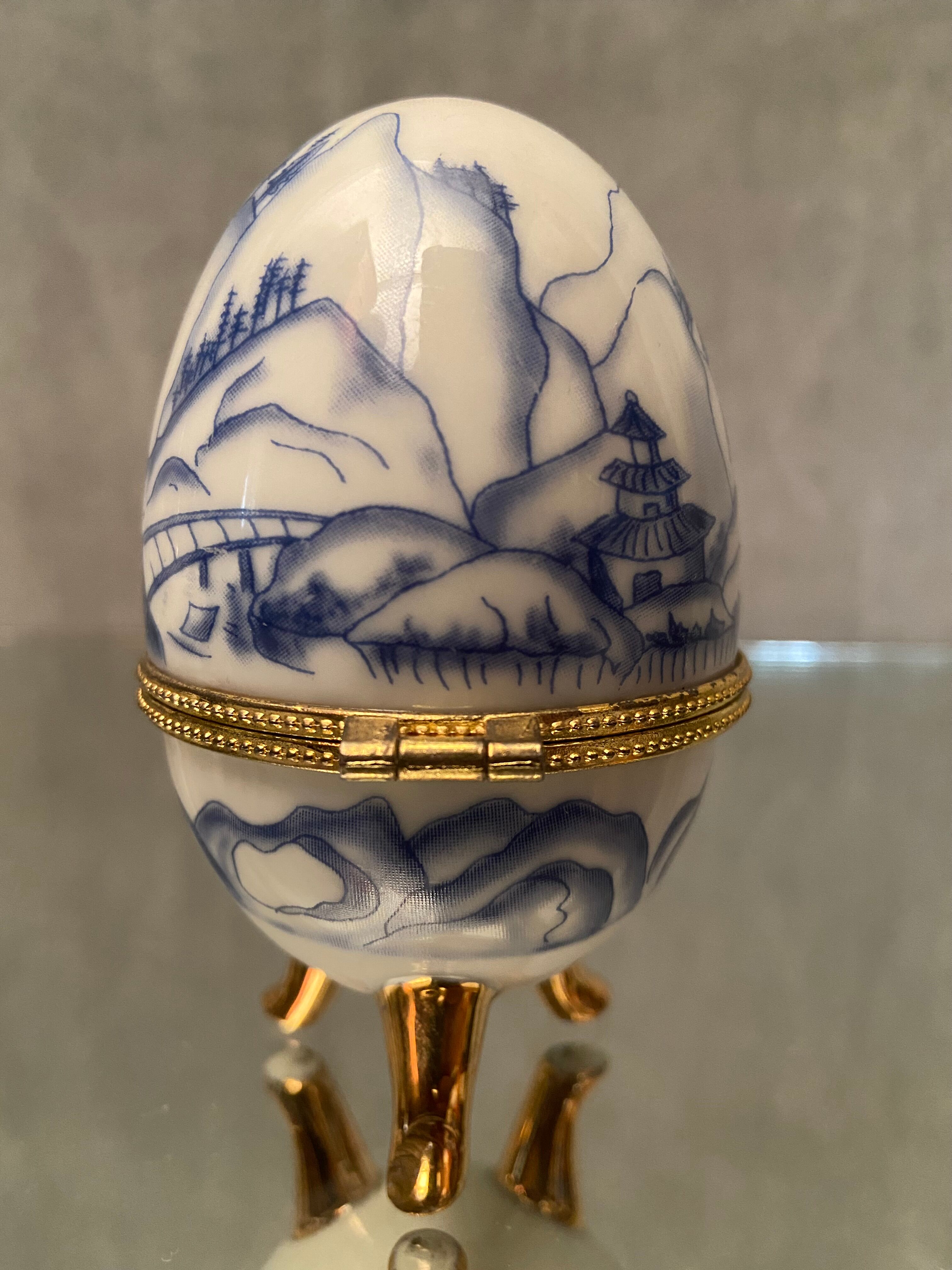 Porcelain egg box with Japan decoration gilded metal frame