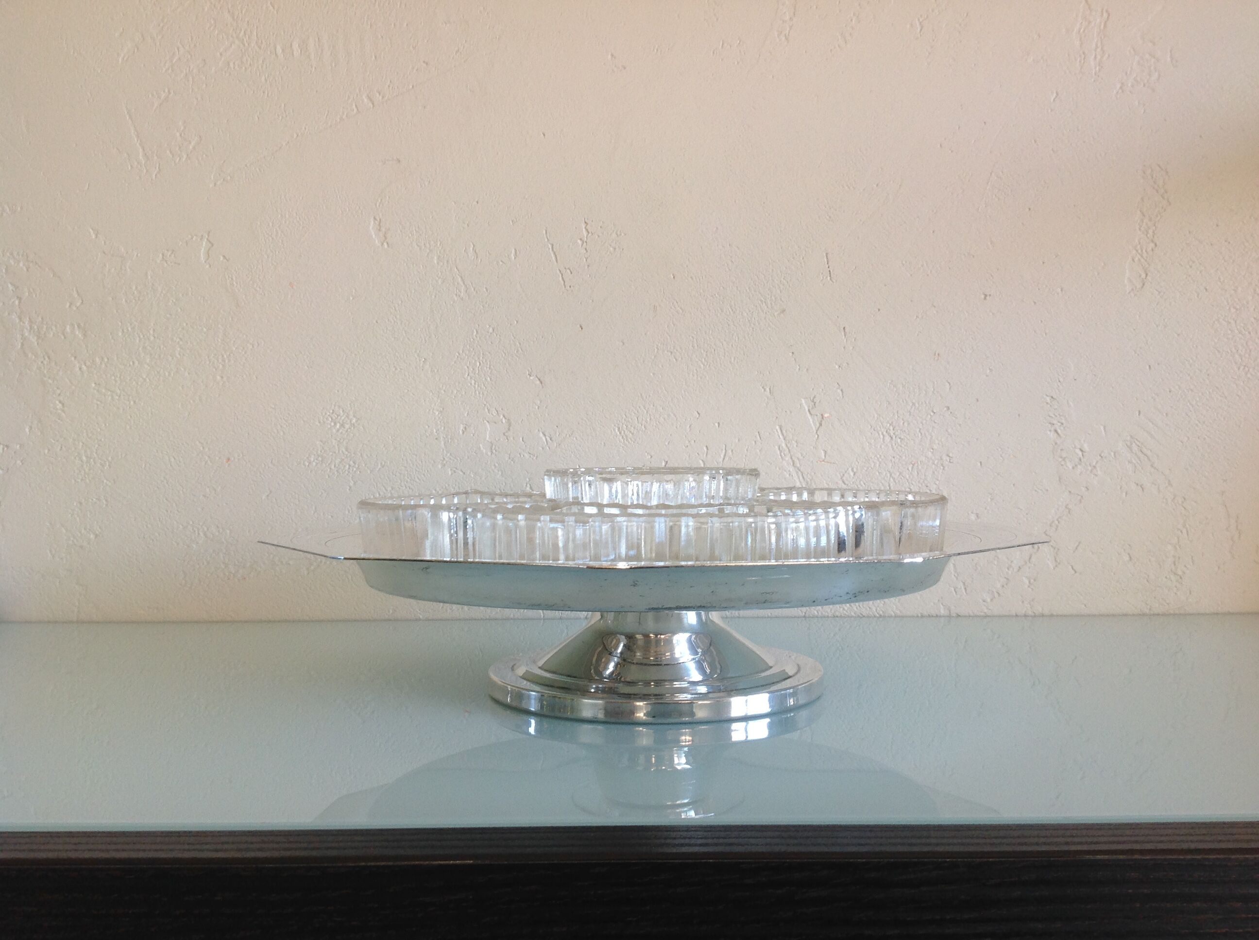 Servant of table on foot shower in silver metal art deco style