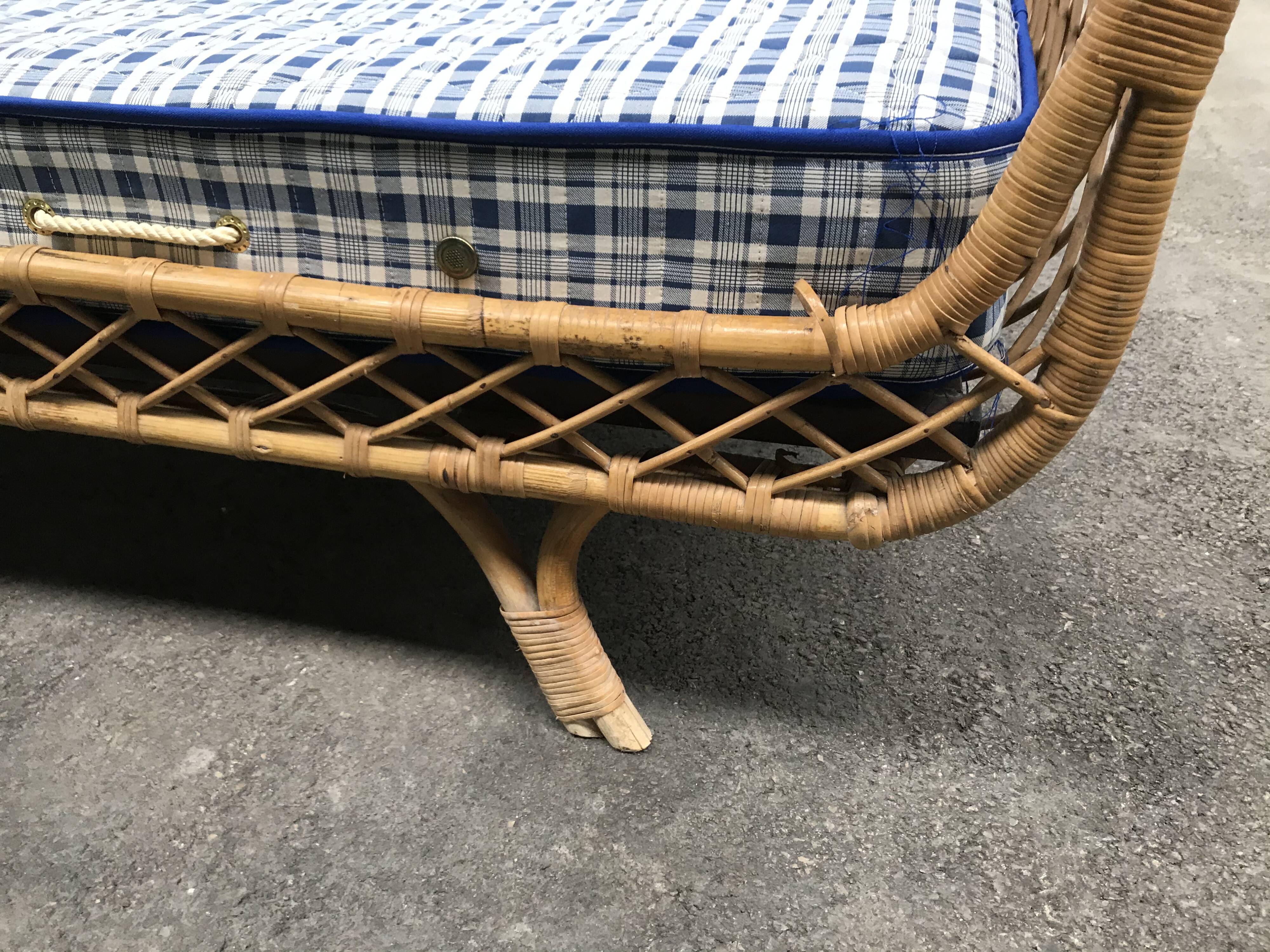 Vintage rattan bed 1970