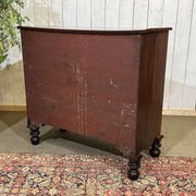 Victorian English commode from the 19th century in mahogany.