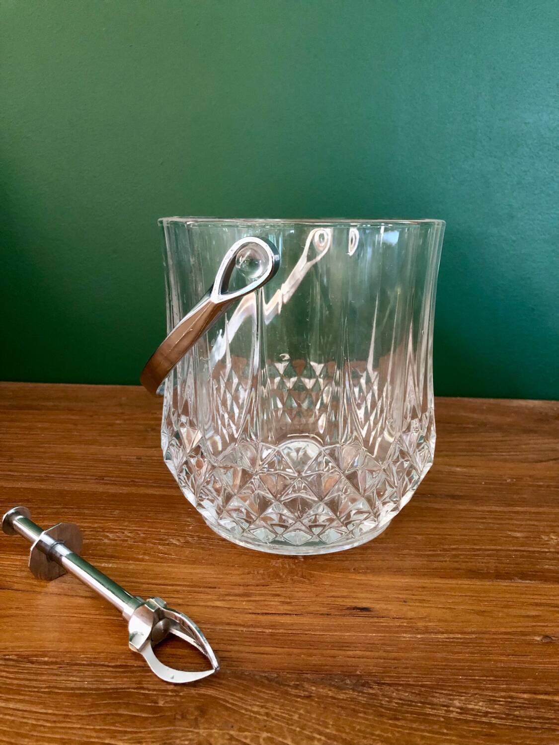 Ice bucket with tongs