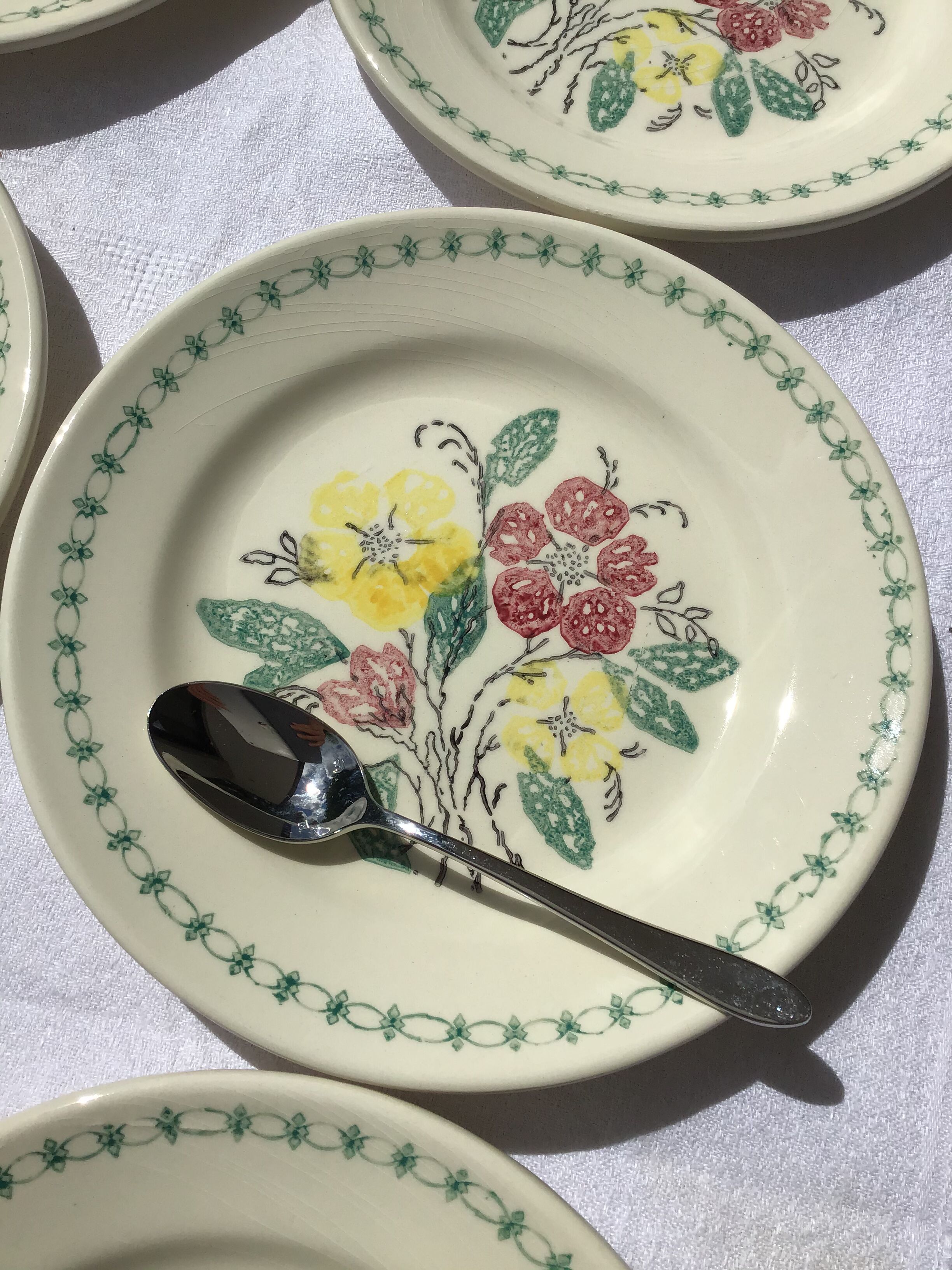 6 dessert plates earthenware cream flowers