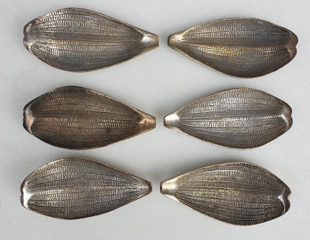 Set of 6 petals brass display