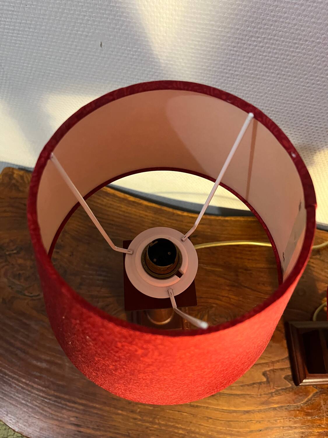 Paire de lampes colonnes en bois massif